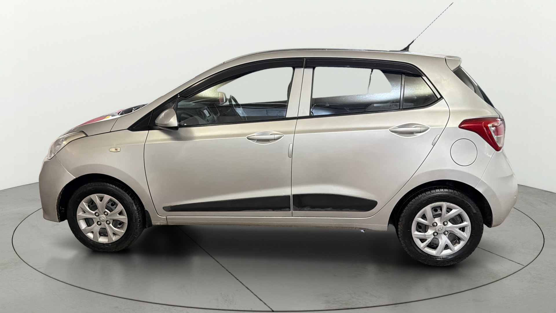View 2017 Hyundai Grand i10 Sportz 1.2 Kappa Image 5 Used 2017 Hyundai Grand i10 Sportz 1.2 Kappa Image 5