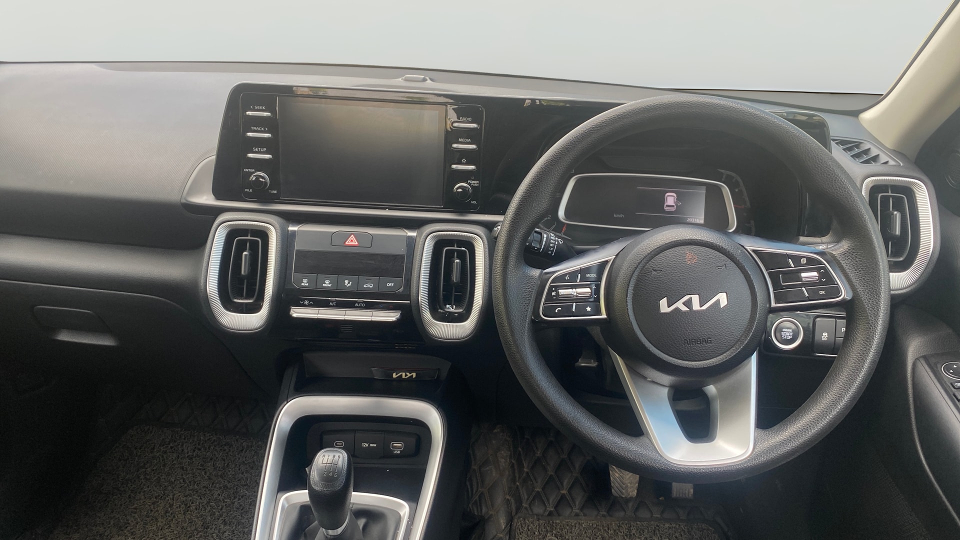 View 2024 Kia Sonet HTE Petrol Image 13 Used 2024 Kia Sonet HTE Petrol Image 13