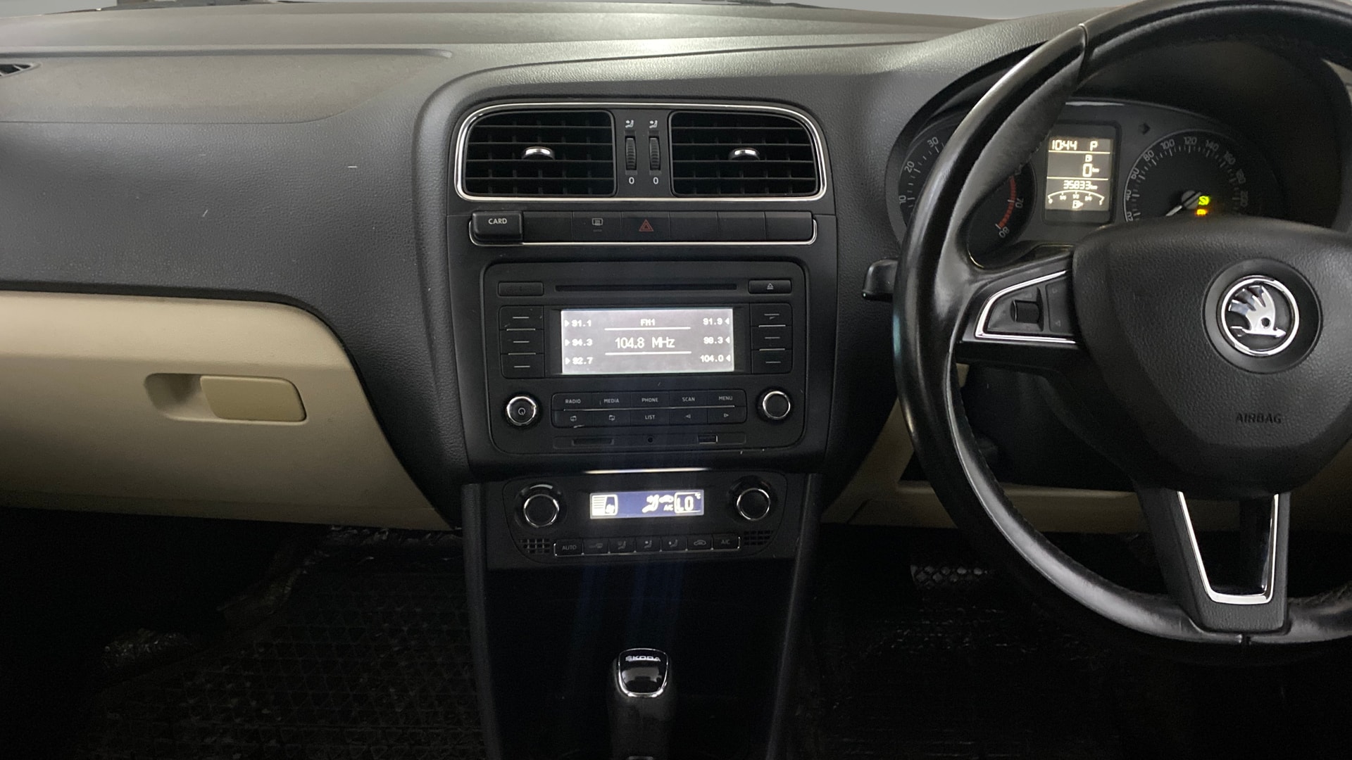 View 2017 Skoda Rapid 1.6 MPI Ambition Petrol AT BS IV Image 17 Used 2017 Skoda Rapid 1.6 MPI Ambition Petrol AT BS IV Image 17