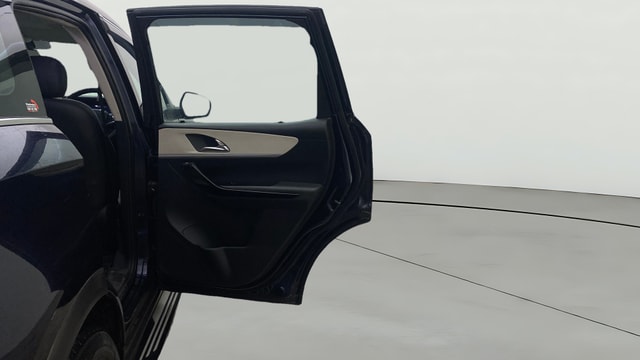 View Mahindra XUV700 Image 6 Used Mahindra XUV700 Image 6