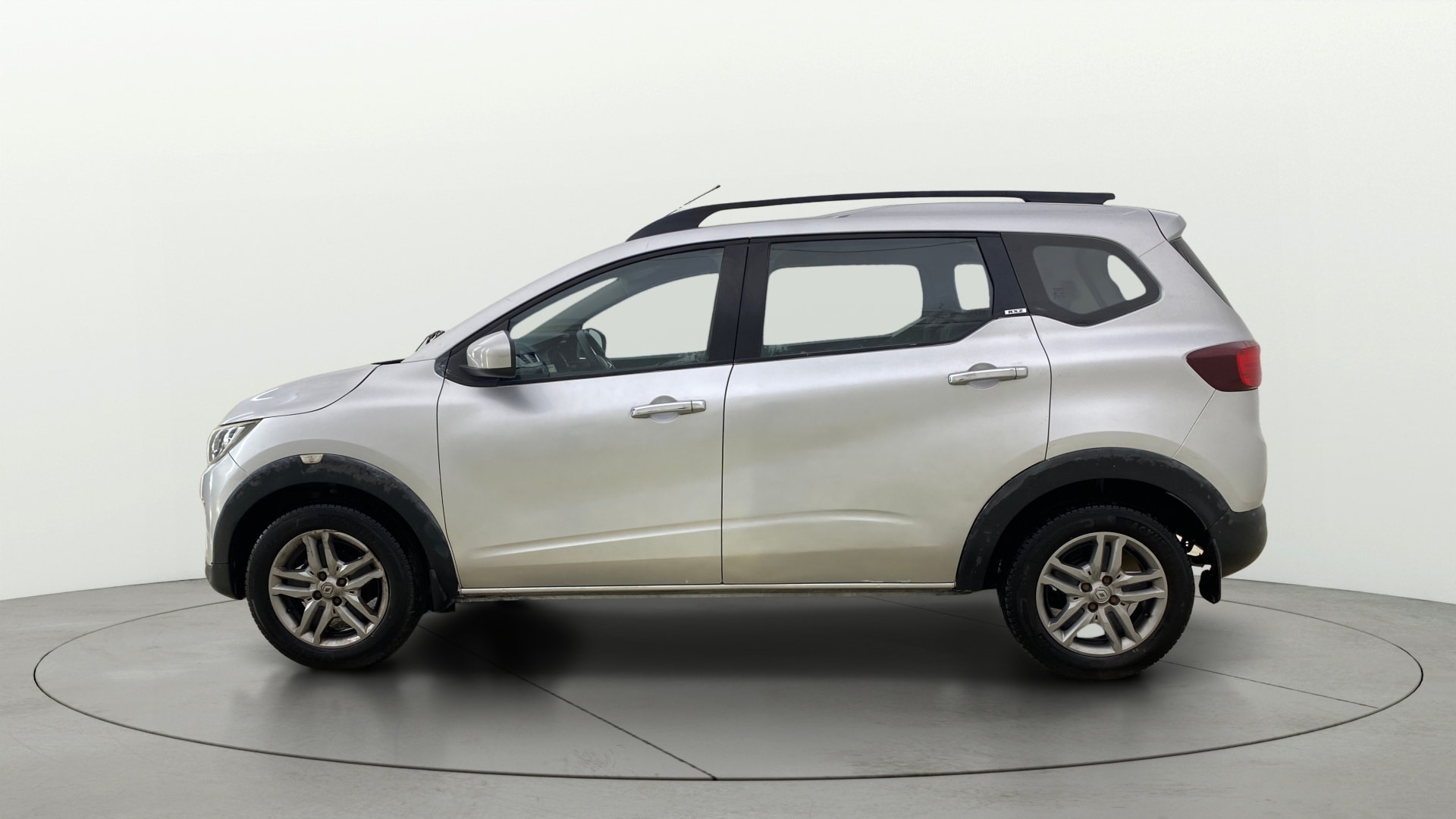 View 2020 Renault Triber RXZ Image 27 Used 2020 Renault Triber RXZ Image 27