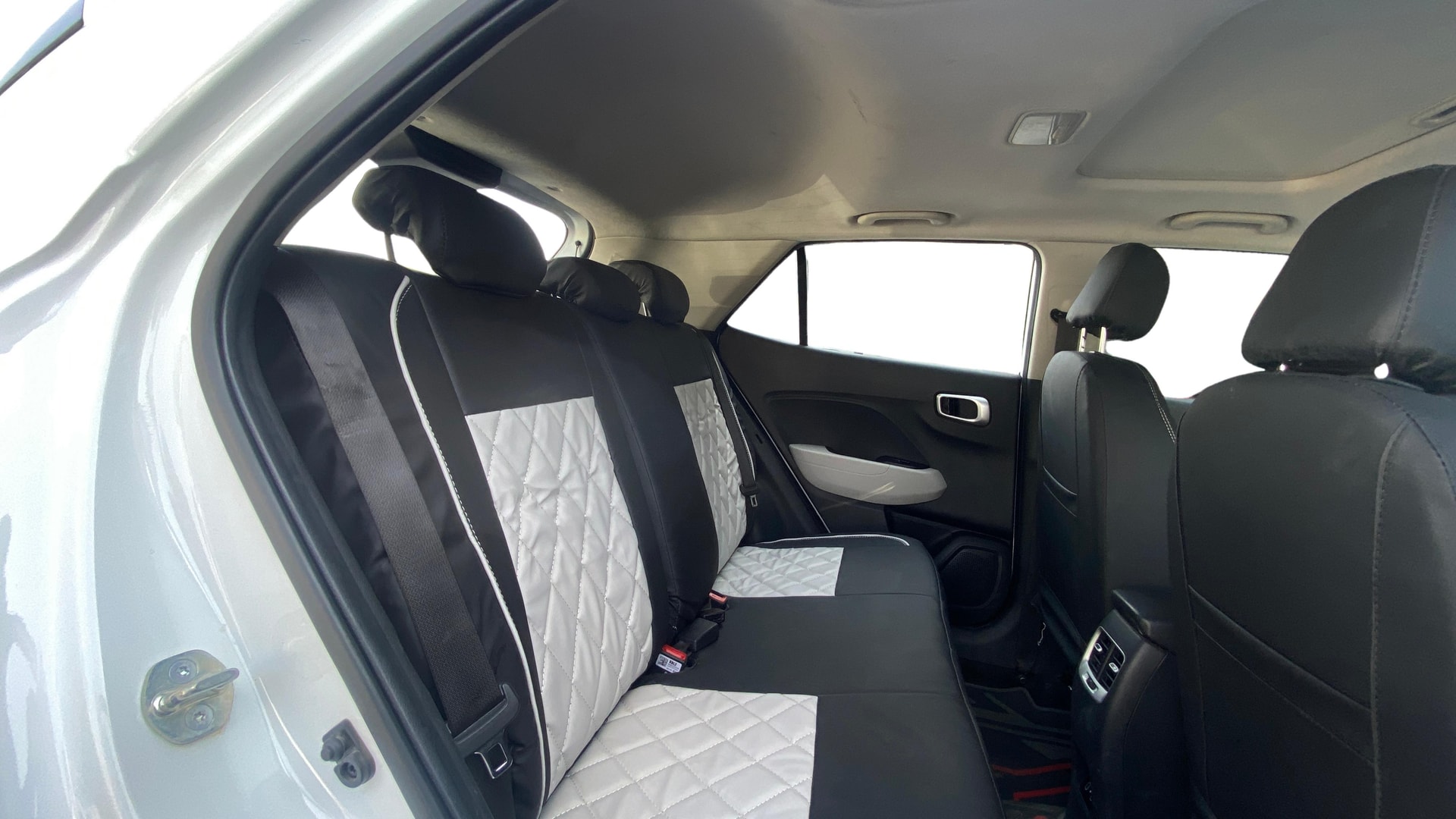 View 2024 Hyundai Venue SX 1.2 Petrol MT Image 31 Used 2024 Hyundai Venue SX 1.2 Petrol MT Image 31