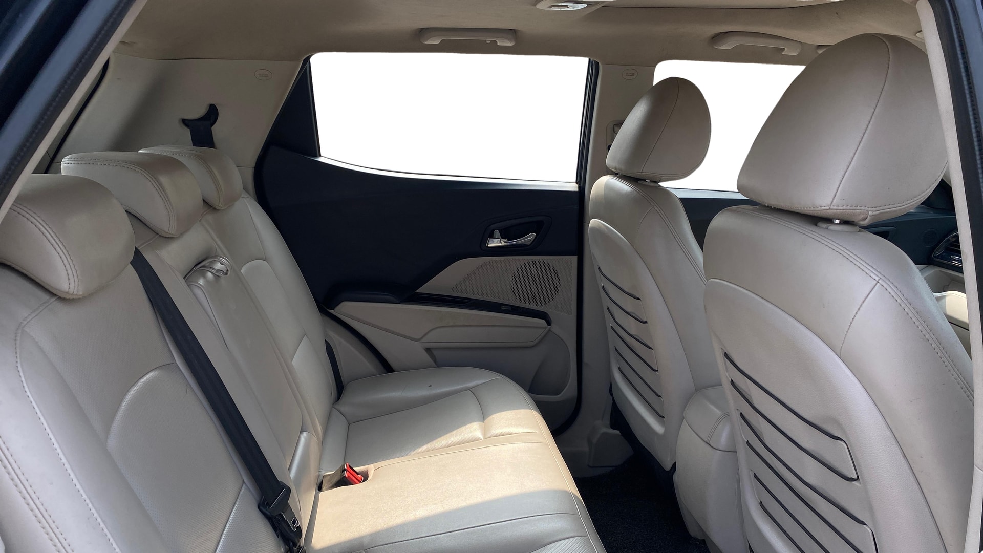 View 2019 Mahindra XUV300 W4 Petrol BS IV Image 31 Used 2019 Mahindra XUV300 W4 Petrol BS IV Image 31