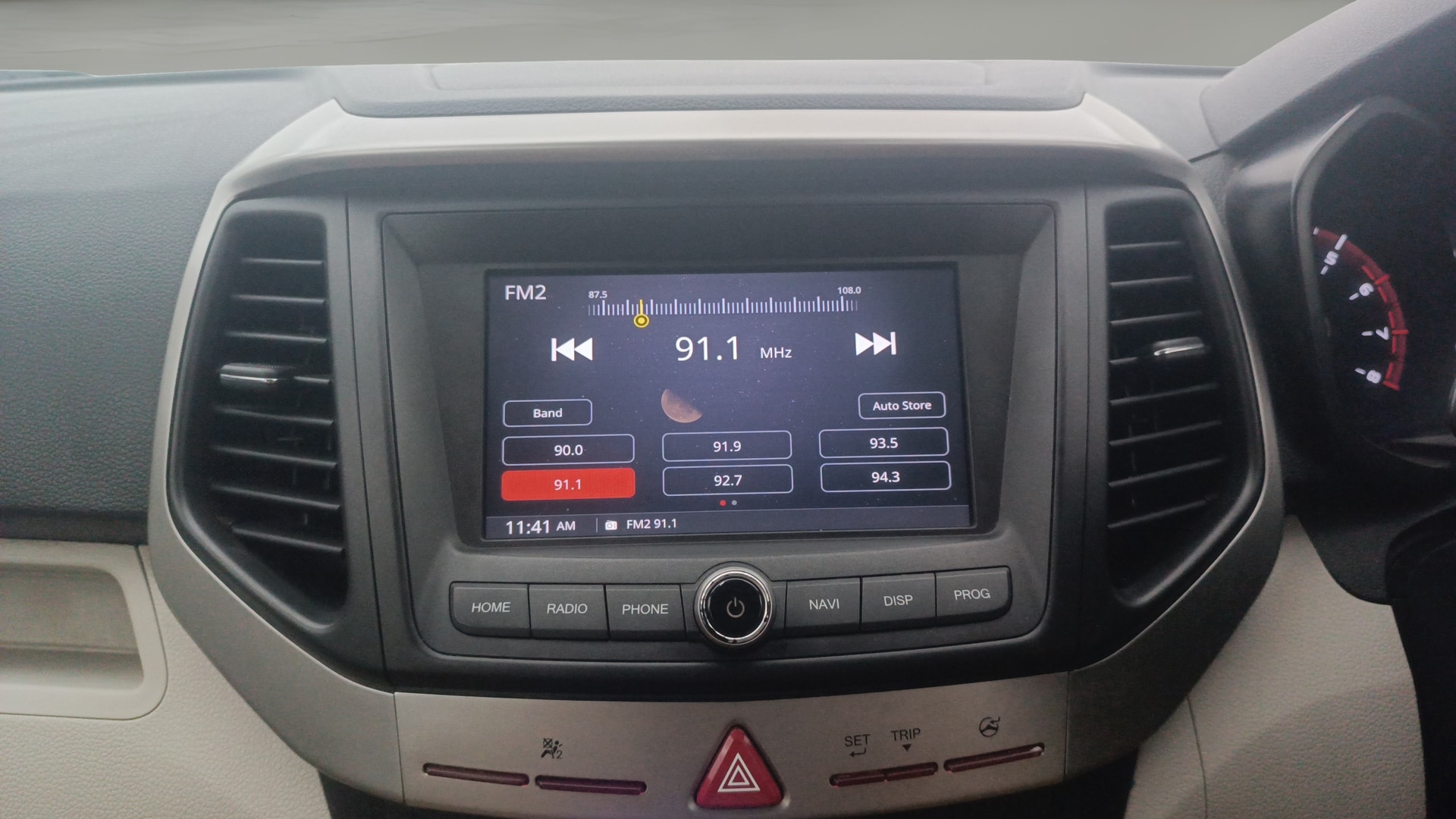 View 2019 Mahindra XUV300 W4 Petrol BS IV Image 17 Used 2019 Mahindra XUV300 W4 Petrol BS IV Image 17