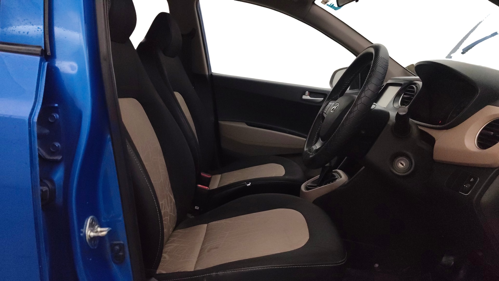 View 2017 Hyundai Grand i10 1.2 Sportz Petrol AT Image 26 Used 2017 Hyundai Grand i10 1.2 Sportz Petrol AT Image 26