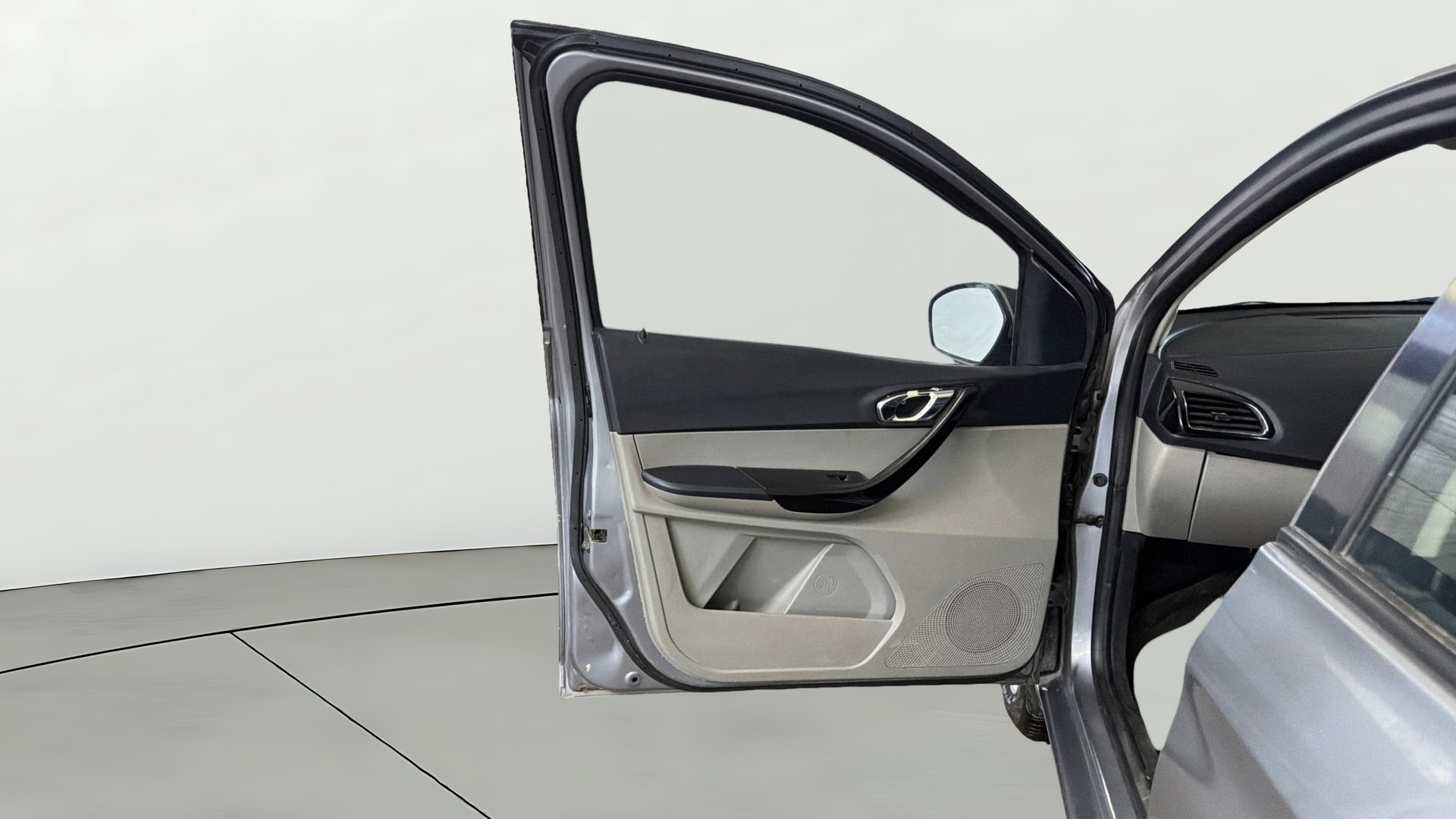 View 2019 Tata Tiago Revotorq XB Image 30 Used 2019 Tata Tiago Revotorq XB Image 30