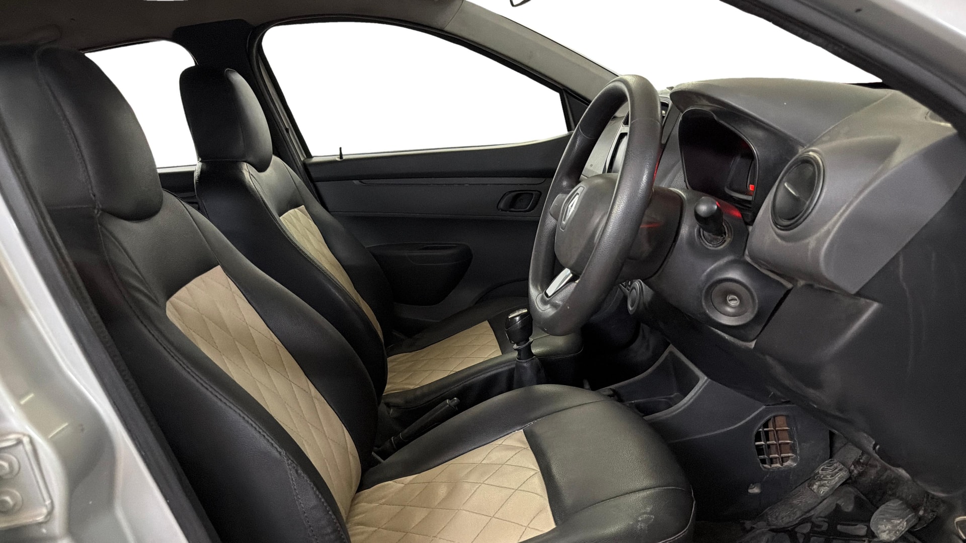 View 2017 Renault Kwid RXT 1.0 Image 25 Used 2017 Renault Kwid RXT 1.0 Image 25