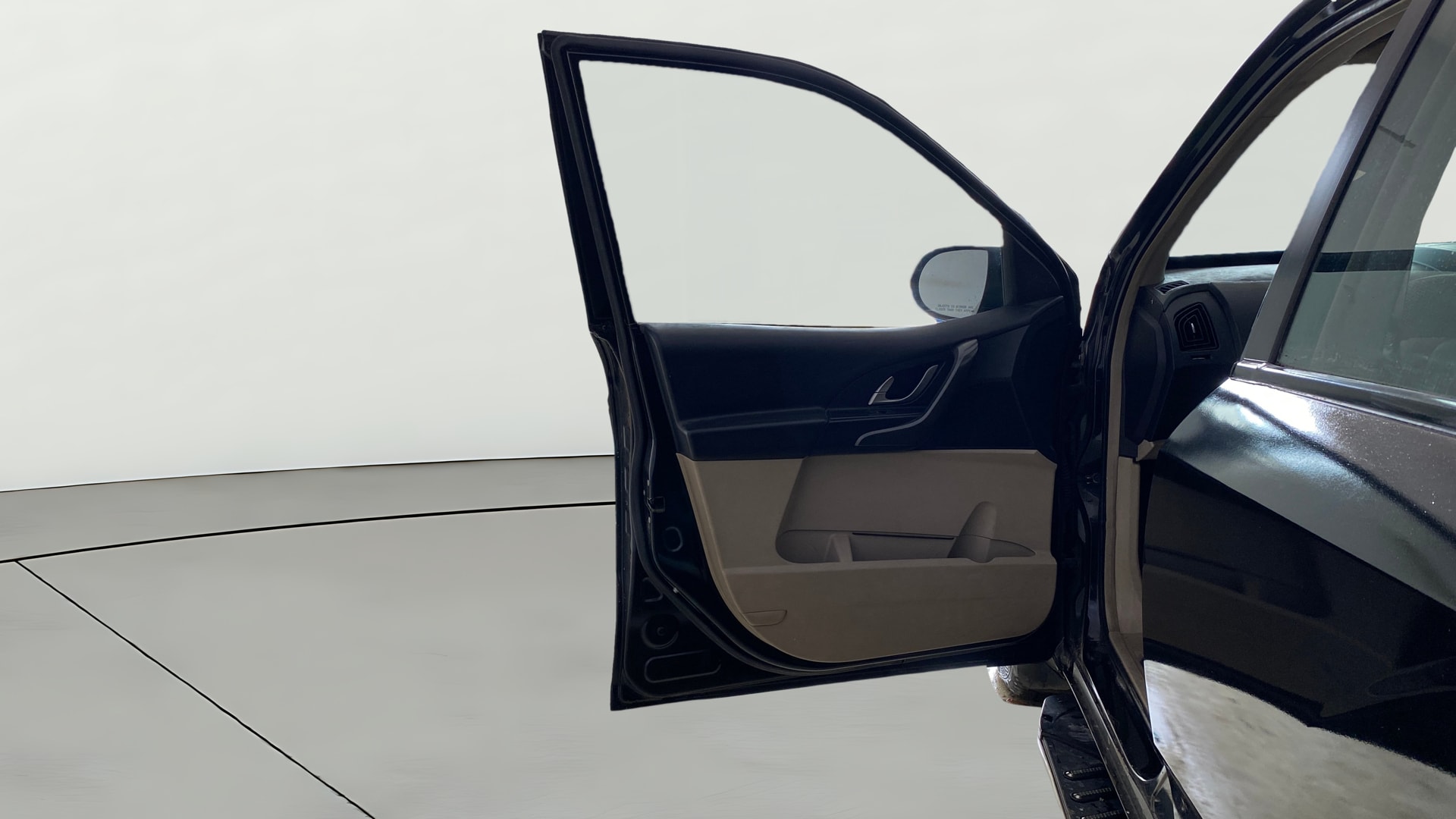 View 2018 Mahindra XUV500 W6 AT Image 32 Used 2018 Mahindra XUV500 W6 AT Image 32