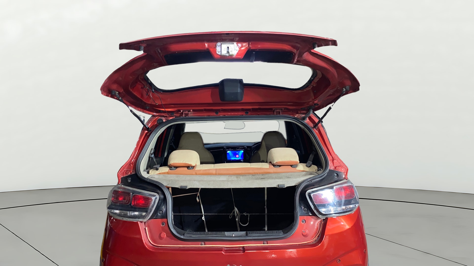 View 2018 Mahindra KUV100 K2 Petrol BS IV Image 37 Used 2018 Mahindra KUV100 K2 Petrol BS IV Image 37