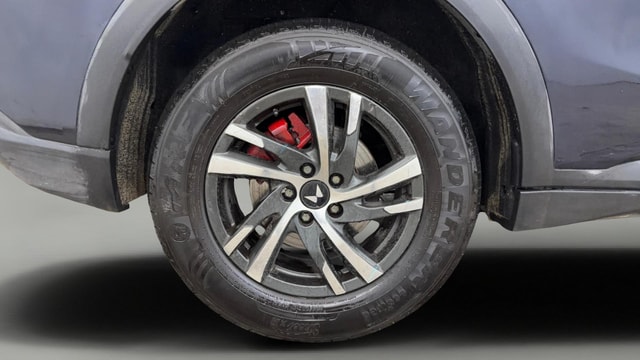 View Mahindra XUV700 Image 24 Used Mahindra XUV700 Image 24