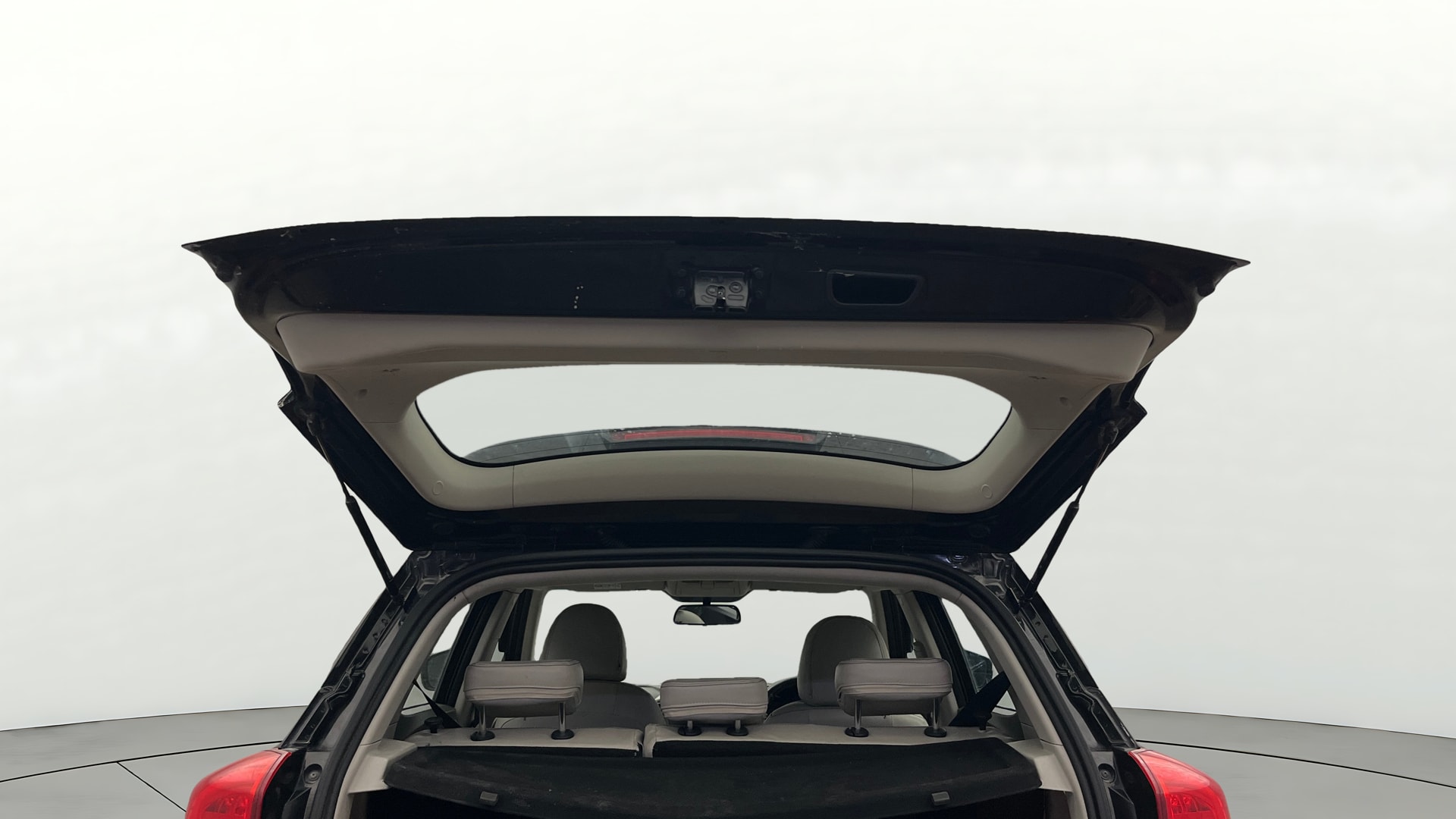 View 2020 Mahindra XUV300 W4 Petrol BS IV Image 17 Used 2020 Mahindra XUV300 W4 Petrol BS IV Image 17