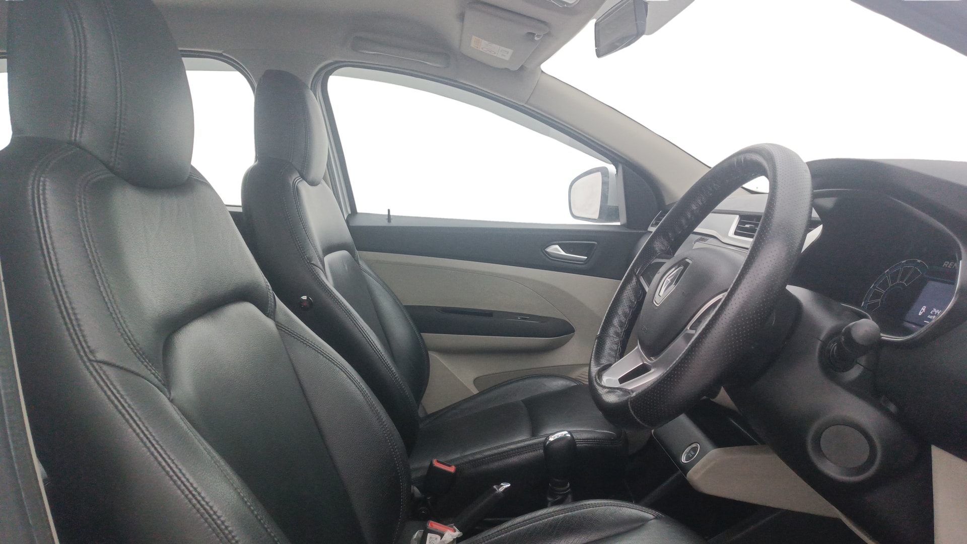 View 2020 Renault Triber RXZ AMT Image 18 Used 2020 Renault Triber RXZ AMT Image 18