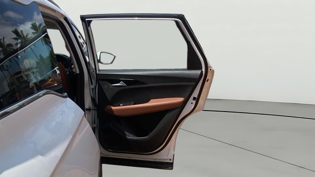View MG Hector Plus Image 7 Used MG Hector Plus Image 7