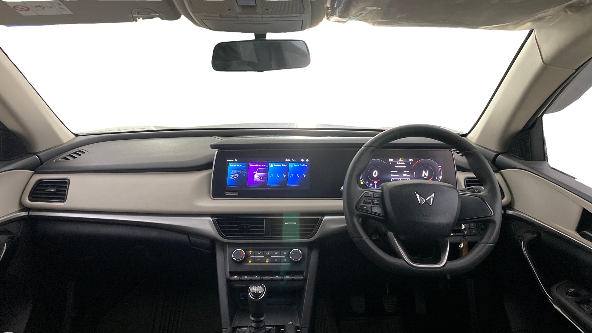 Used 2022 Mahindra XUV700 Used 2022 Mahindra XUV700
