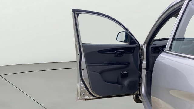 View Mahindra KUV100 Image 30 Used Mahindra KUV100 Image 30