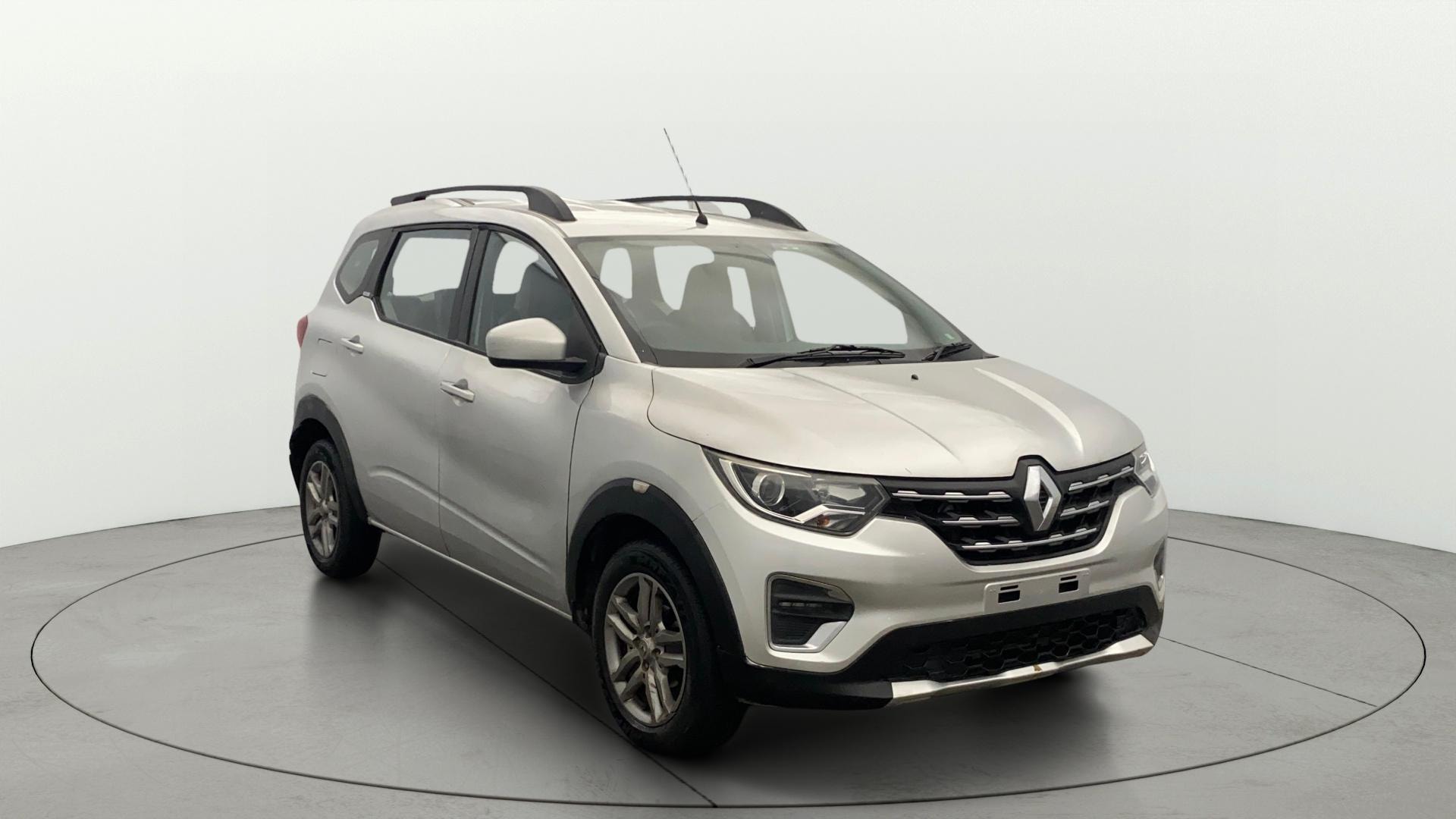 View 2020 Renault Triber RXZ Image 15 Used 2020 Renault Triber RXZ Image 15