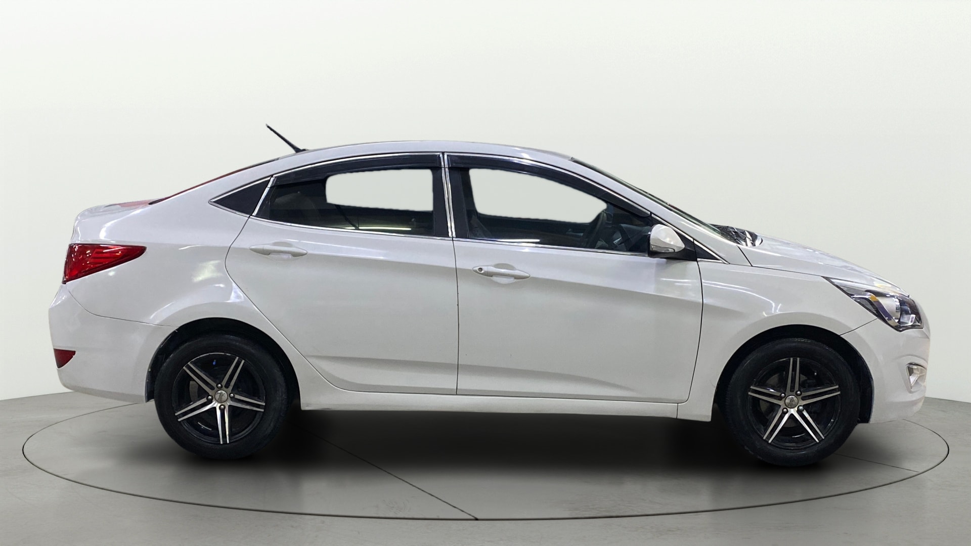 View 2015 Hyundai Verna 1.6 VTVT S Image 8 Used 2015 Hyundai Verna 1.6 VTVT S Image 8
