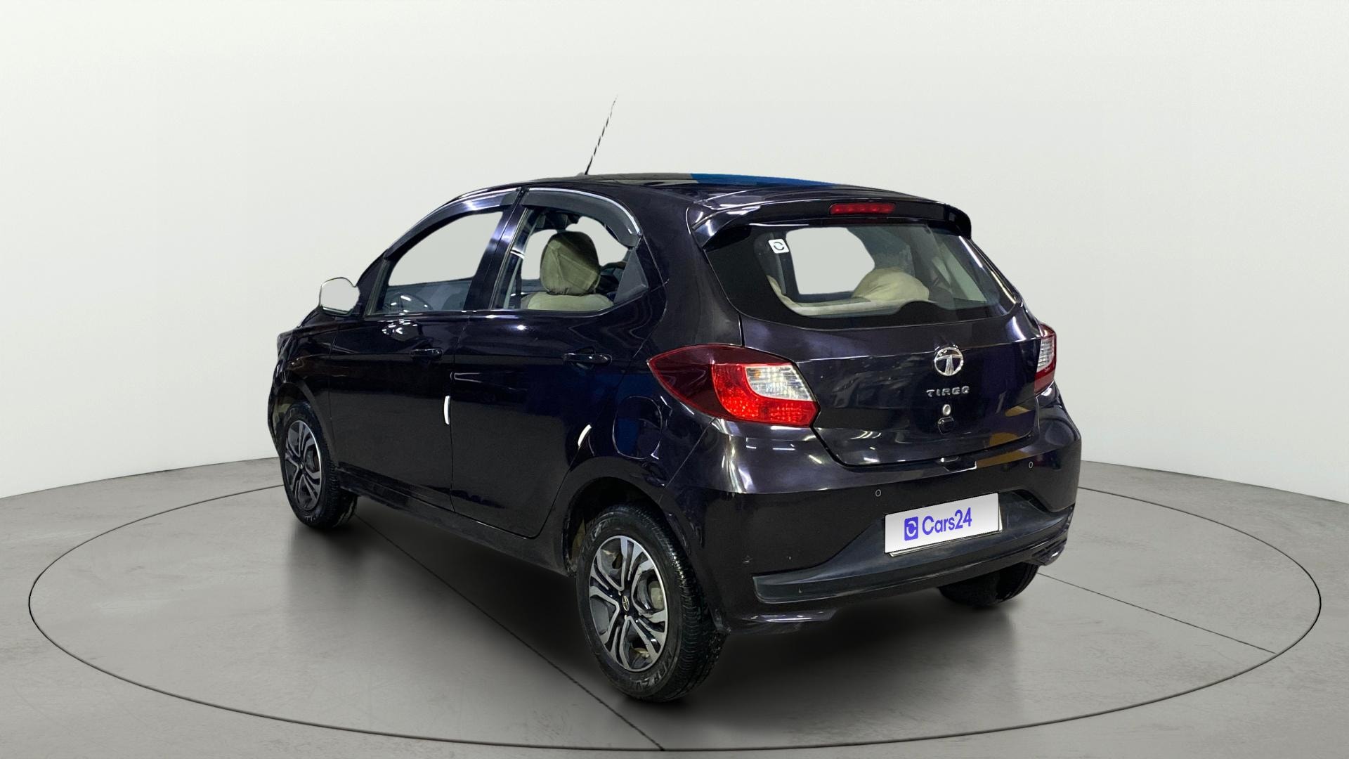 View 2023 Tata Tiago Revotorq XB Image 2 Used 2023 Tata Tiago Revotorq XB Image 2
