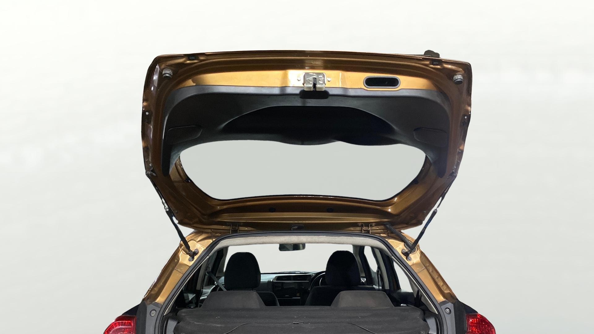 View 2019 Honda WR-V S MT Diesel Edge Edition Image 16 Used 2019 Honda WR-V S MT Diesel Edge Edition Image 16