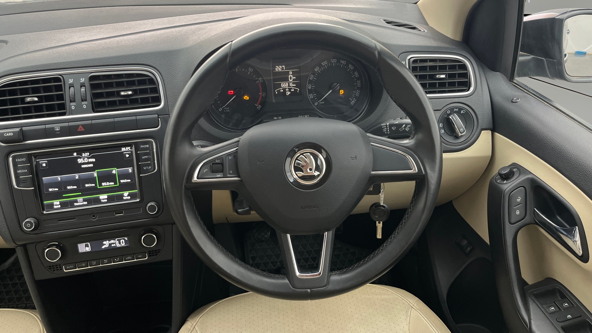 View 2017 Skoda Rapid 1.5 TDI CR Active BS IV Image 20 Used 2017 Skoda Rapid 1.5 TDI CR Active BS IV Image 20
