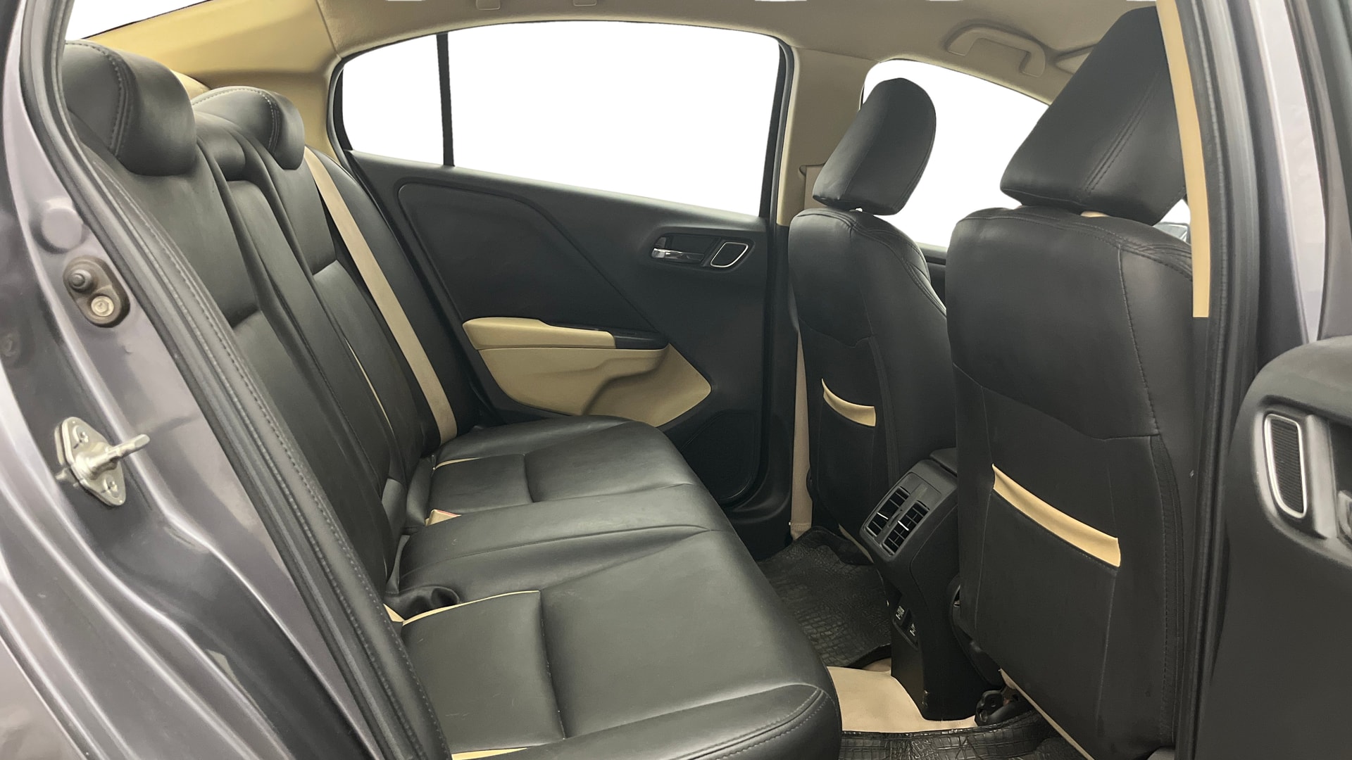 View 2017 Honda City ZX MT Diesel Anniversary Edition Image 35 Used 2017 Honda City ZX MT Diesel Anniversary Edition Image 35