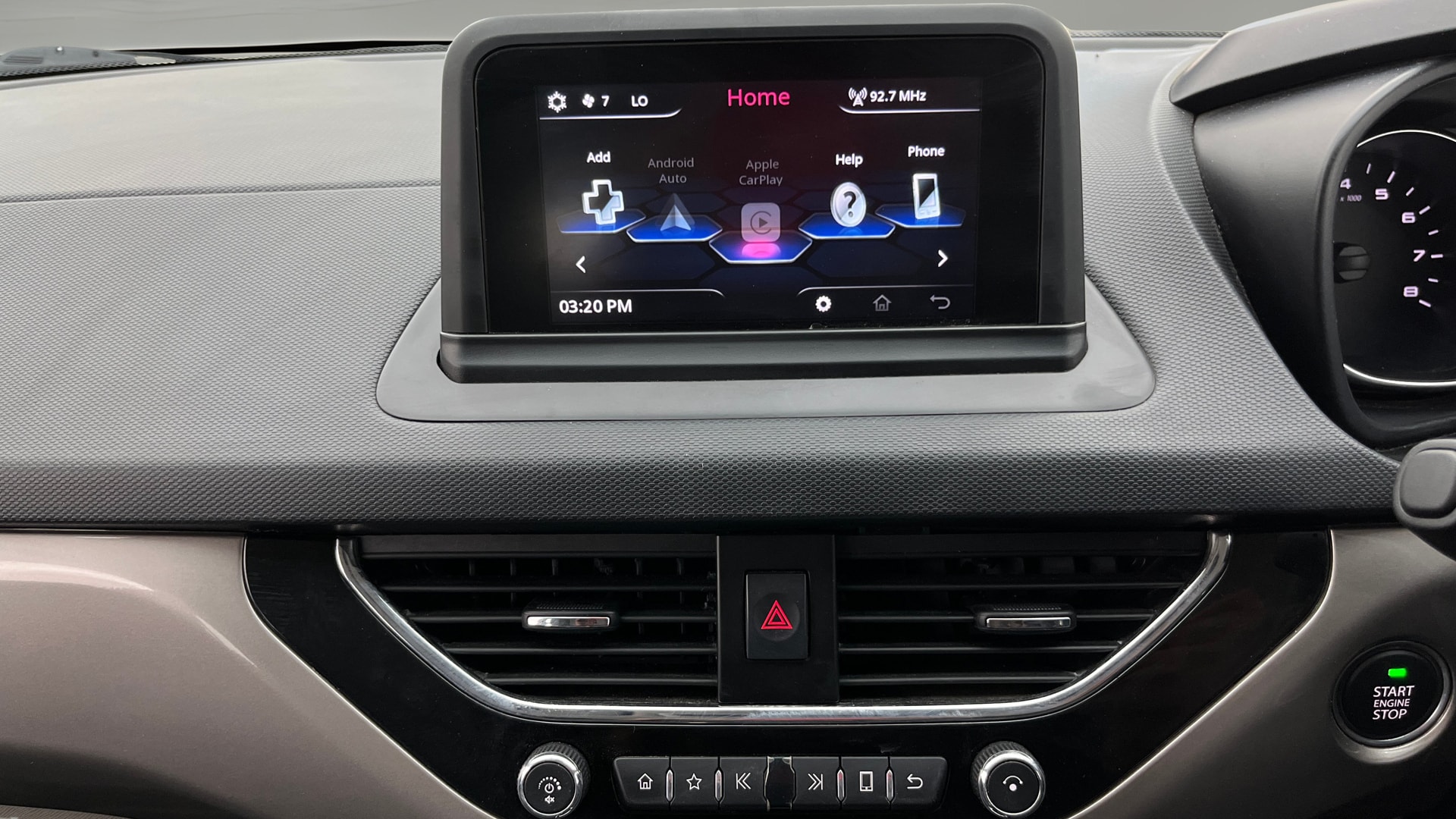 View 2019 Tata Nexon Revotorq XZ Plus Dual Tone Image 18 Used 2019 Tata Nexon Revotorq XZ Plus Dual Tone Image 18