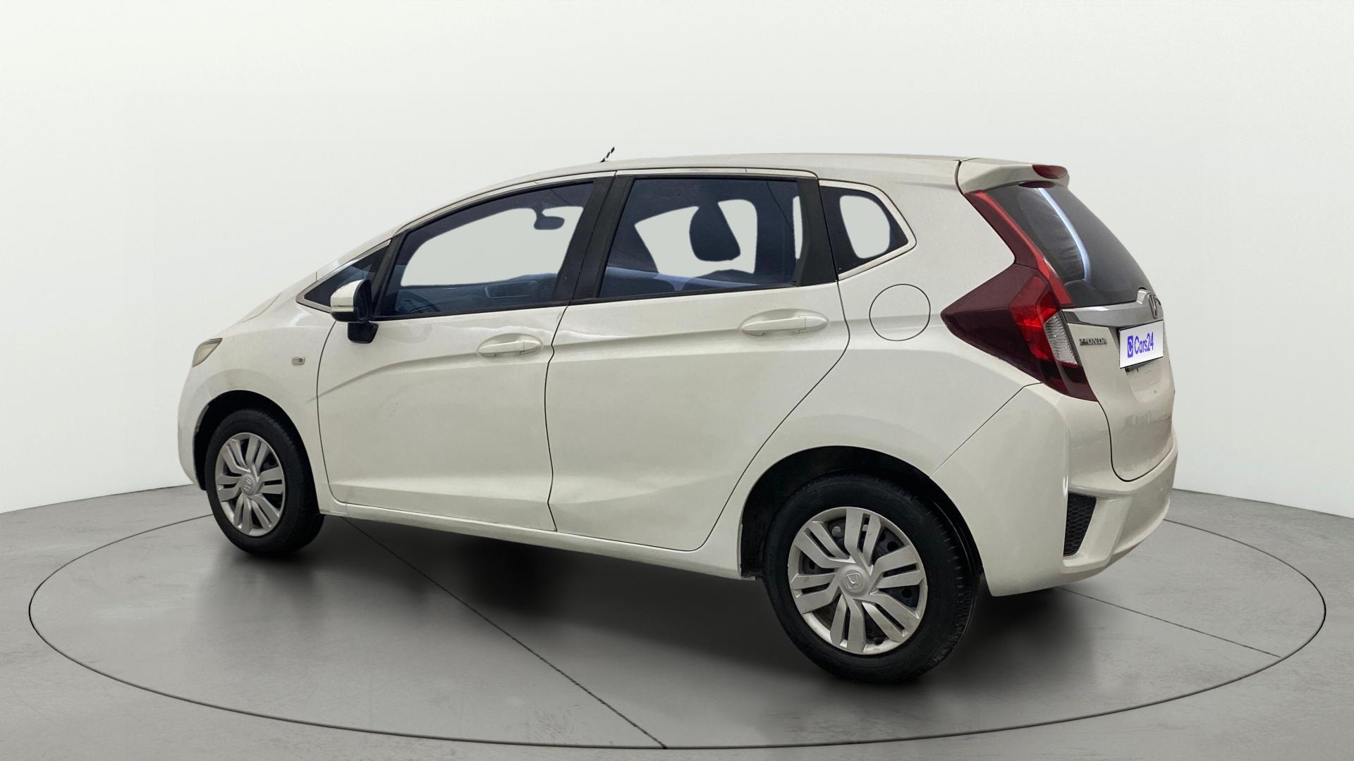 View 2015 Honda Jazz E MT Diesel Image 2 Used 2015 Honda Jazz E MT Diesel Image 2