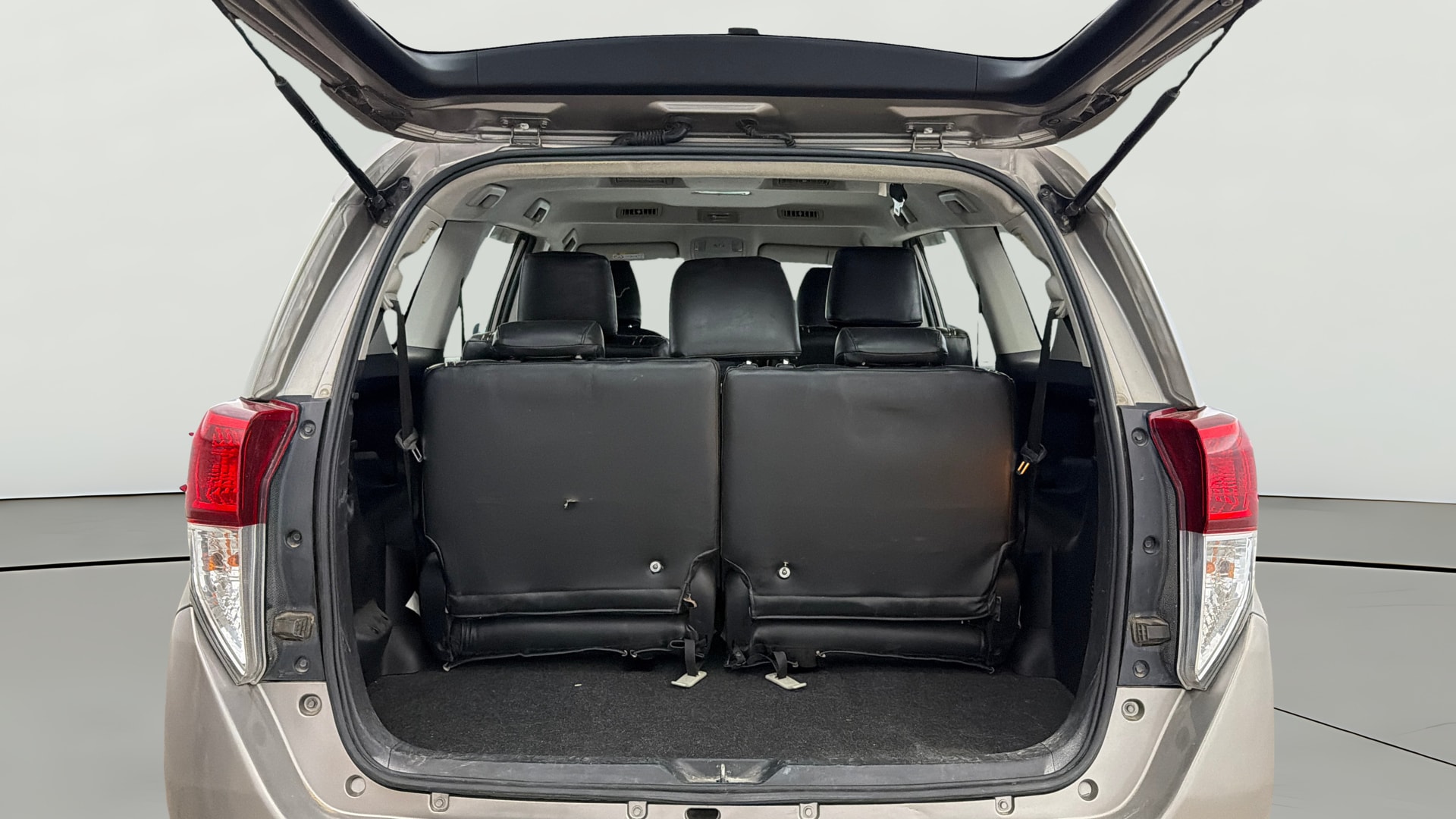 View 2019 Toyota Innova Crysta 2.4 G MT 7-Seater BS IV Image 38 Used 2019 Toyota Innova Crysta 2.4 G MT 7-Seater BS IV Image 38