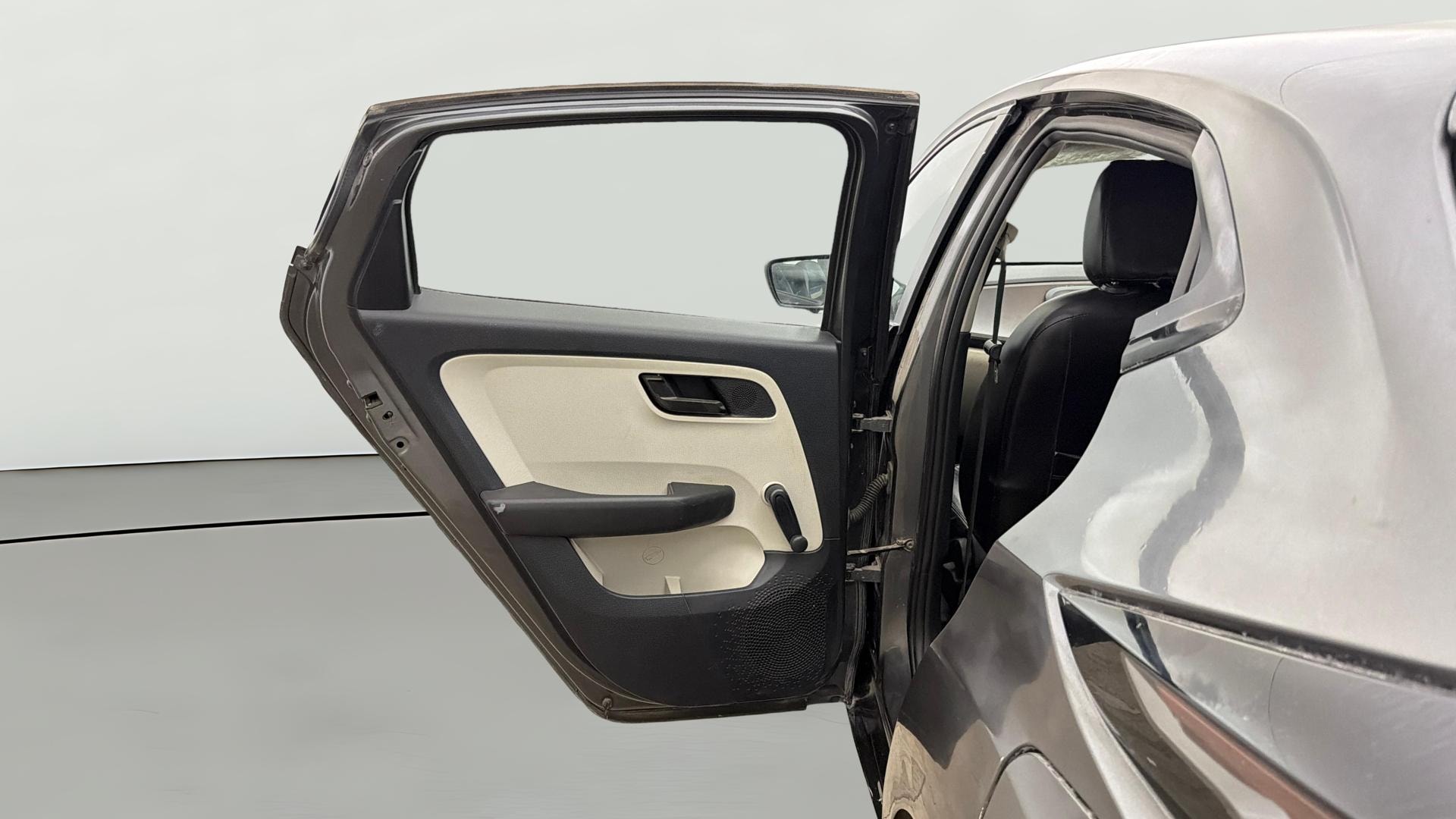 View 2022 Tata Altroz XE Petrol Image 22 Used 2022 Tata Altroz XE Petrol Image 22