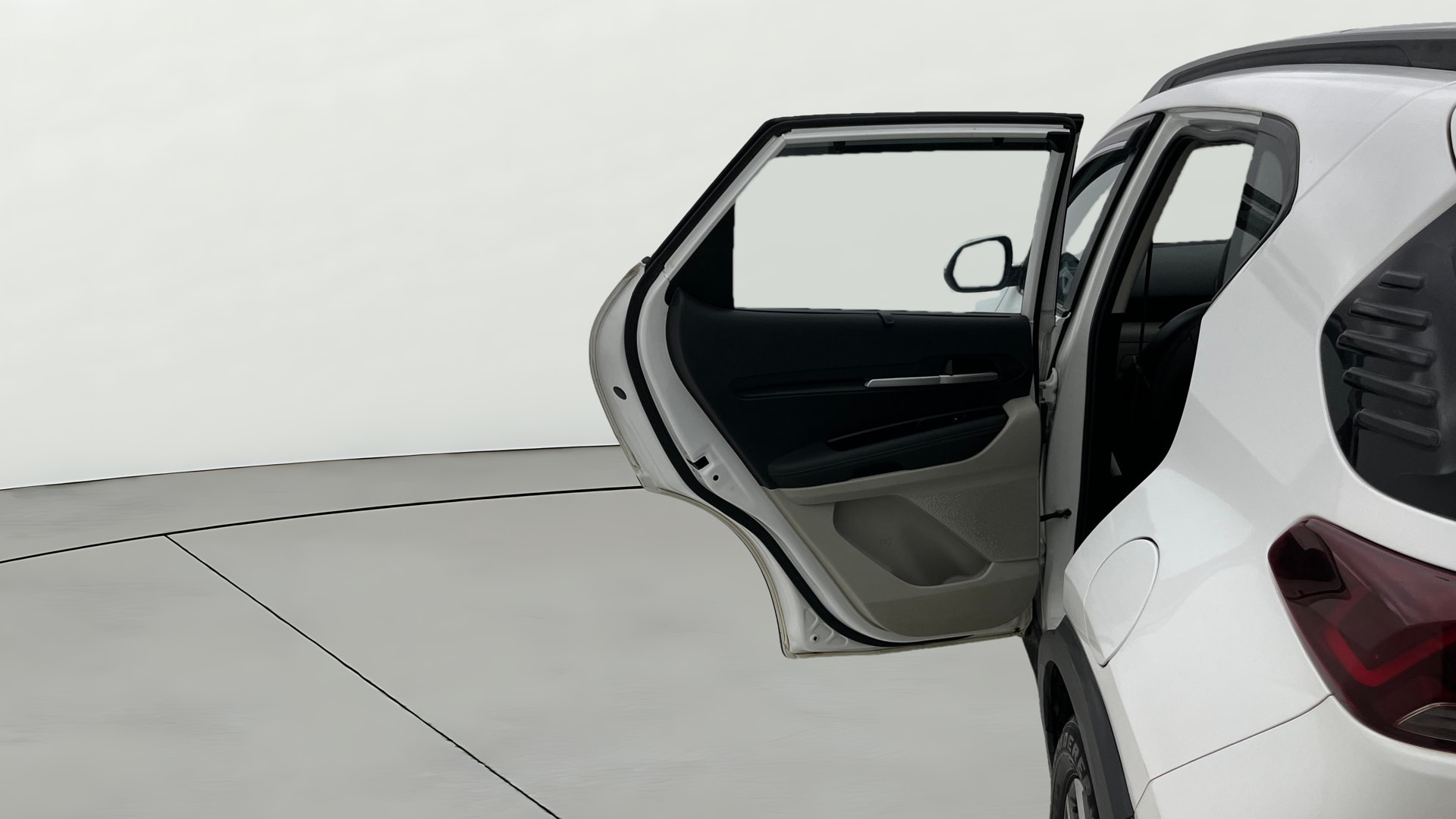 View 2022 Kia Sonet HTX Diesel Image 15 Used 2022 Kia Sonet HTX Diesel Image 15