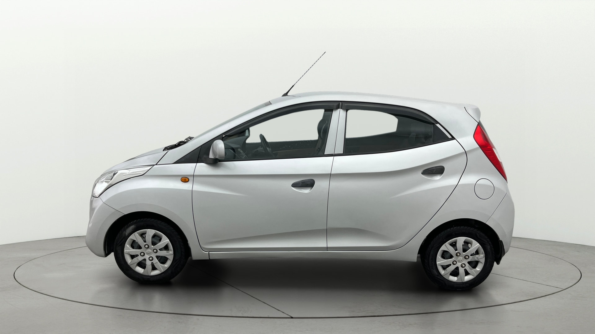 View 2016 Hyundai EON Magna Plus Image 5 Used 2016 Hyundai EON Magna Plus Image 5