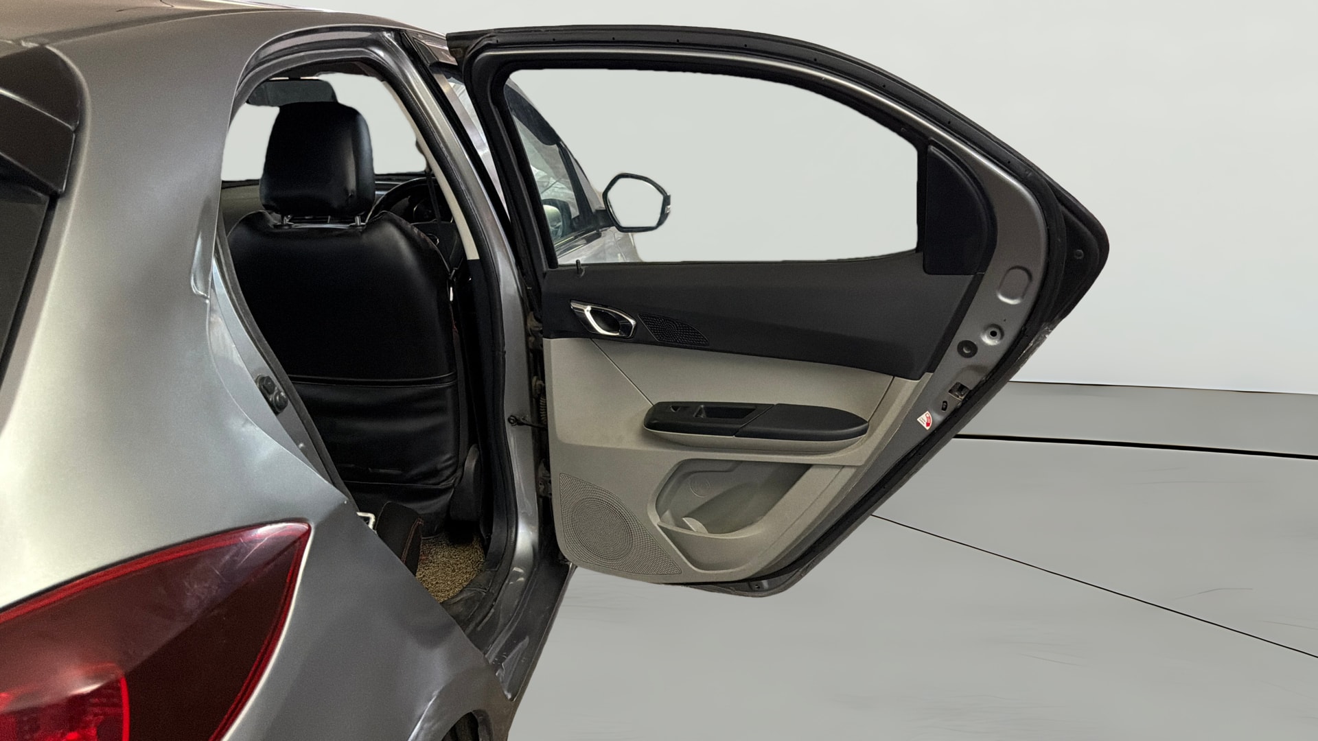 View 2019 Tata Tiago Revotorq XB Image 7 Used 2019 Tata Tiago Revotorq XB Image 7