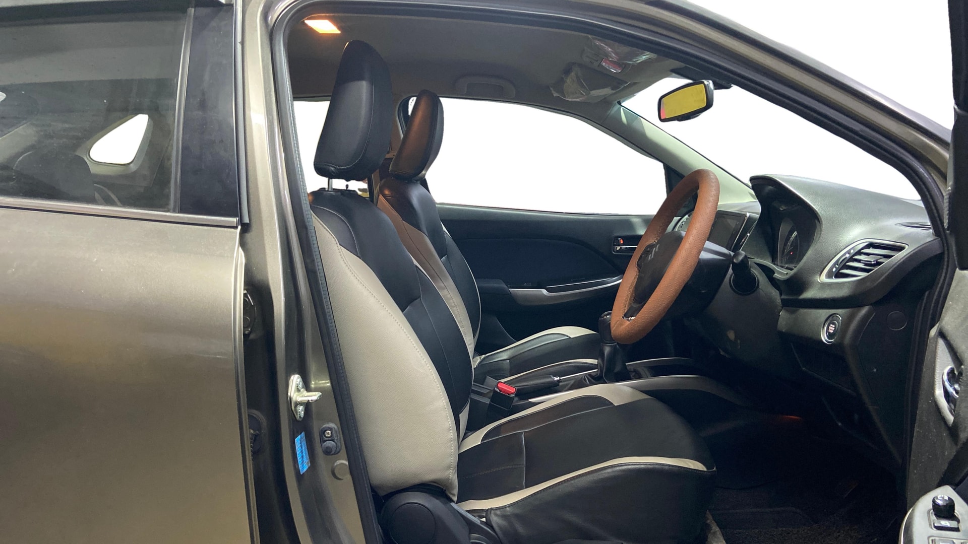 View 2020 Maruti Suzuki 1000 Base Variant Image 26 Used 2020 Maruti Suzuki 1000 Base Variant Image 26
