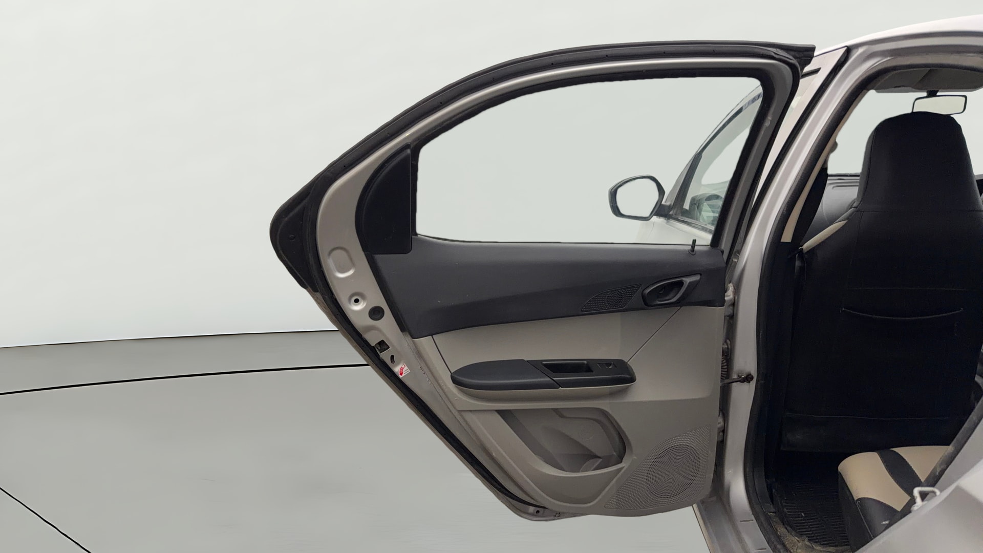 View 2019 Tata Tiago Revotorq XB Image 22 Used 2019 Tata Tiago Revotorq XB Image 22
