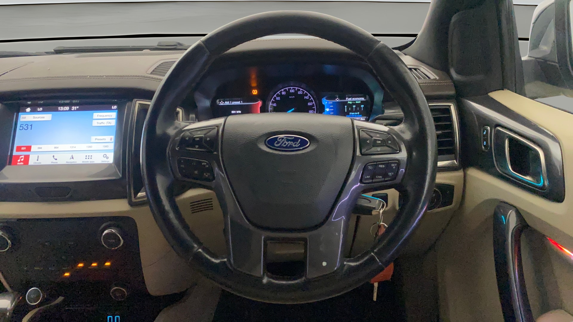 View 2018 Ford Endeavour 3.2L AWD AT Titanium Image 14 Used 2018 Ford Endeavour 3.2L AWD AT Titanium Image 14