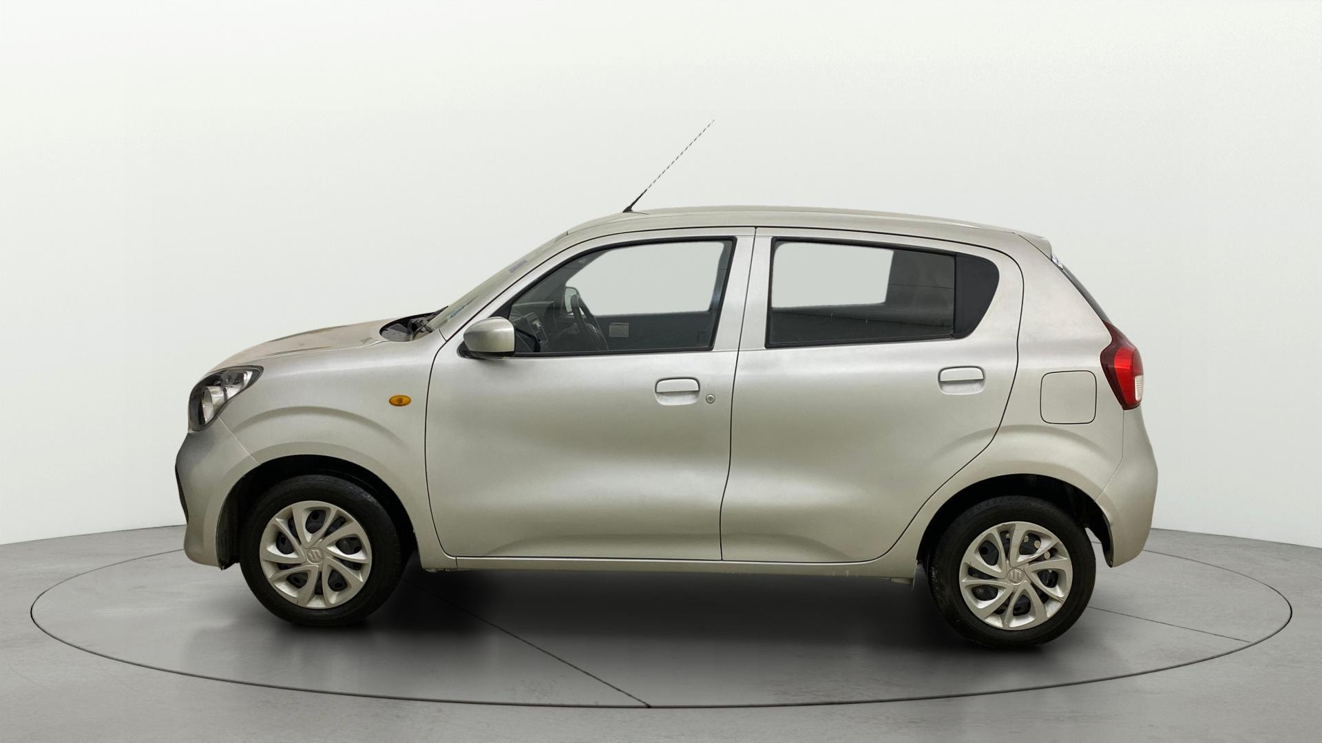 View 2022 Maruti Suzuki 1000 Base Variant Image 5 Used 2022 Maruti Suzuki 1000 Base Variant Image 5