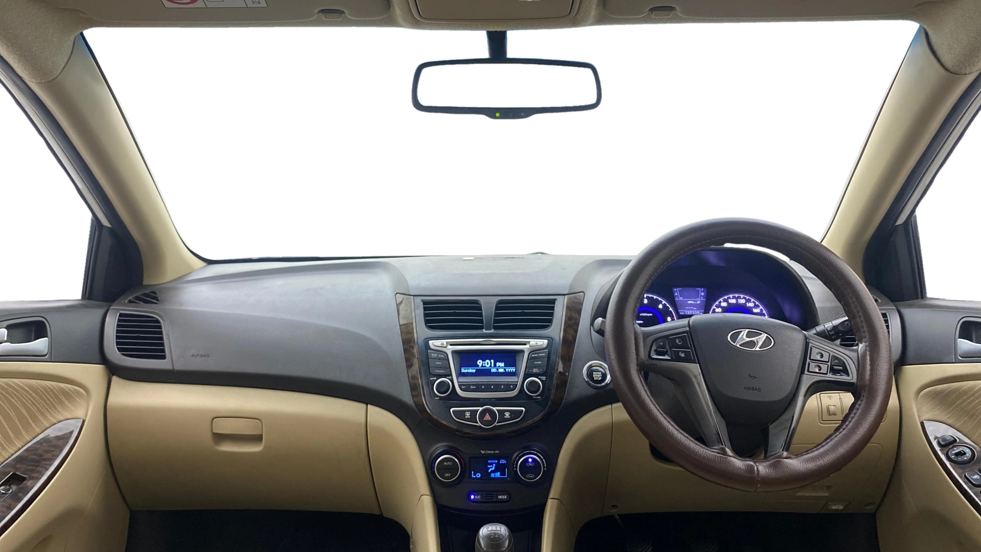 View 2015 Hyundai Fluidic Verna 1.4 CRDI Base Image 15 Used 2015 Hyundai Fluidic Verna 1.4 CRDI Base Image 15