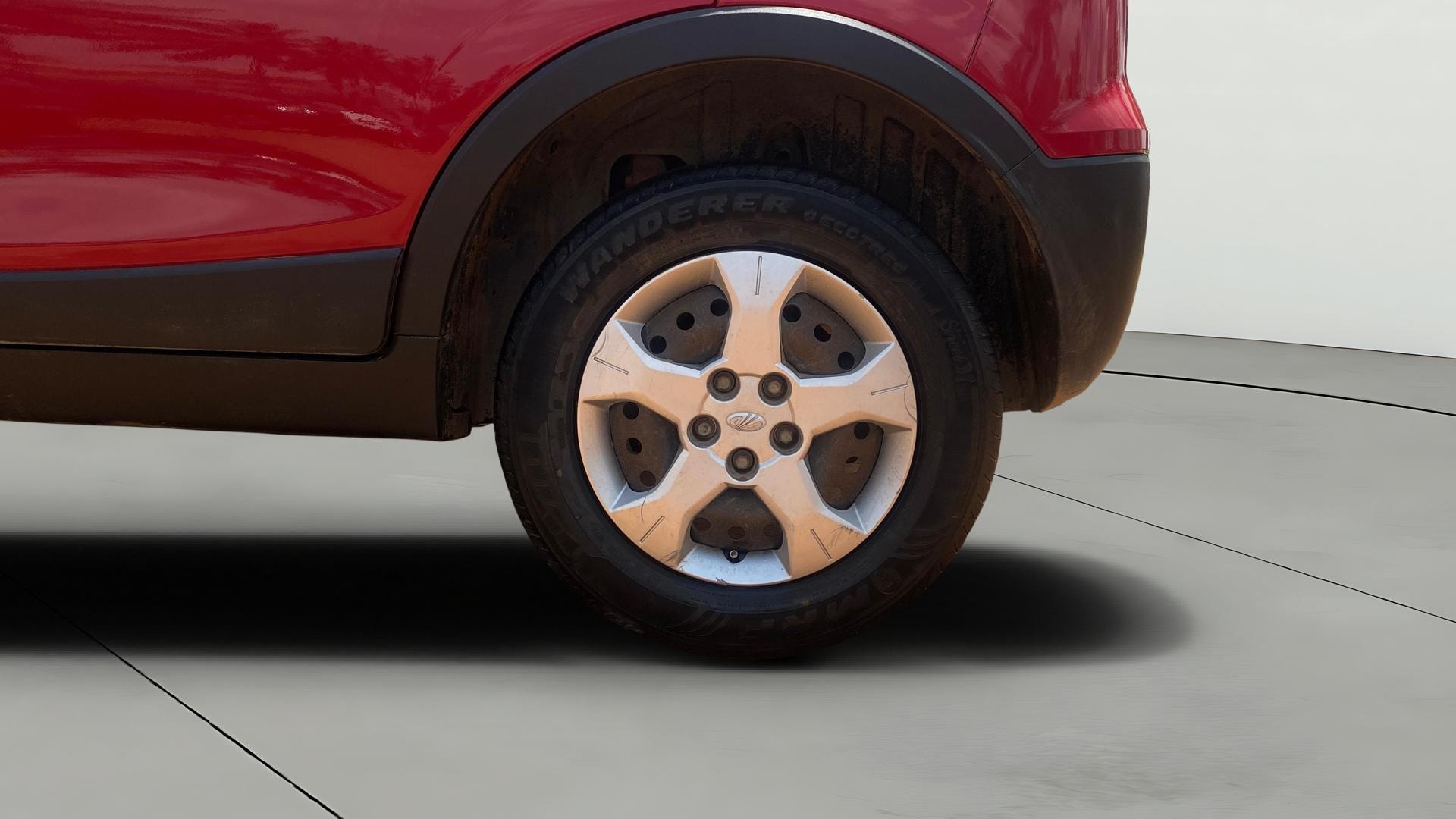 View 2019 Mahindra XUV300 W4 Petrol BS IV Image 11 Used 2019 Mahindra XUV300 W4 Petrol BS IV Image 11
