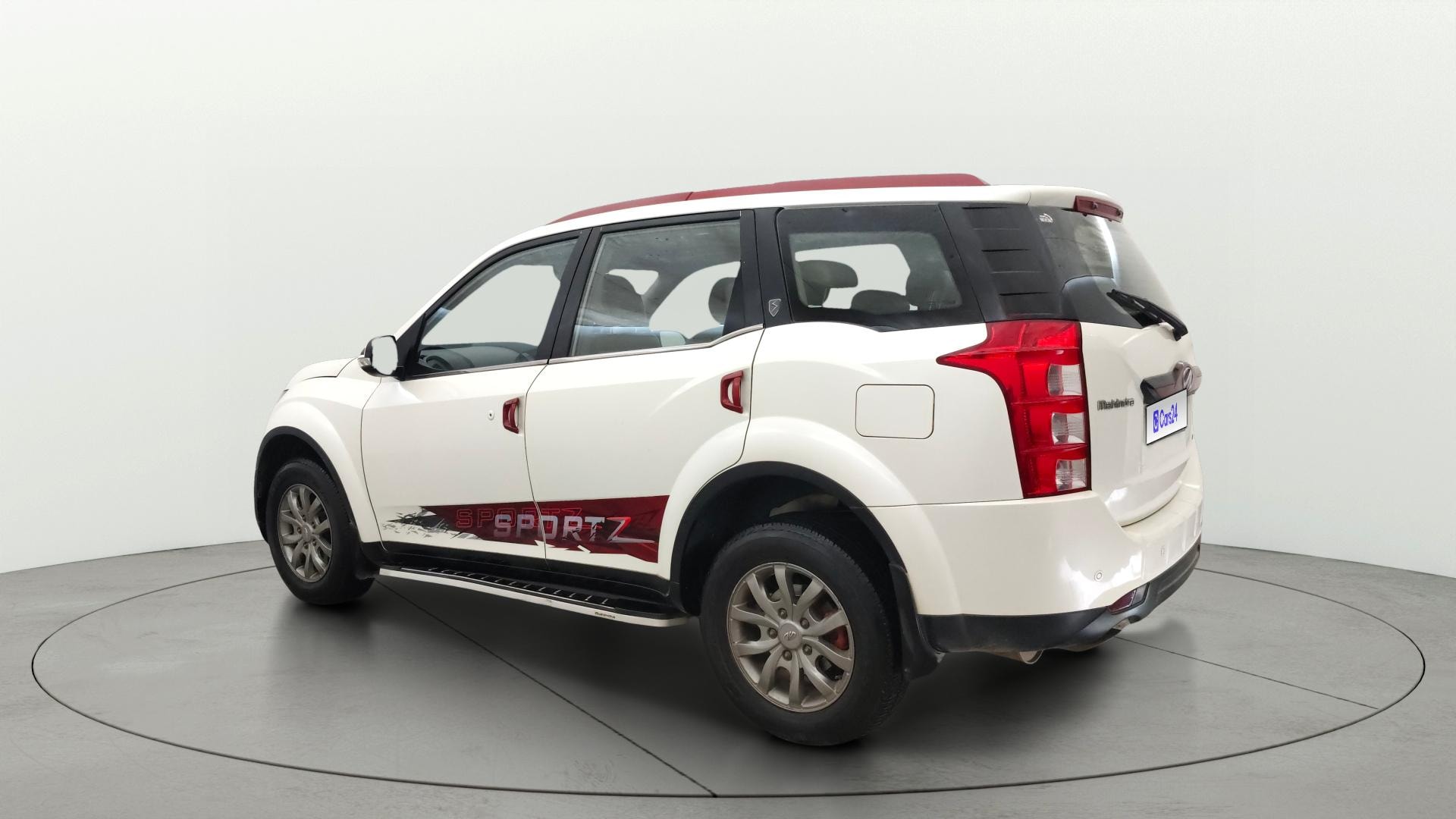 View 2017 Mahindra XUV500 G AT Image 2 Used 2017 Mahindra XUV500 G AT Image 2