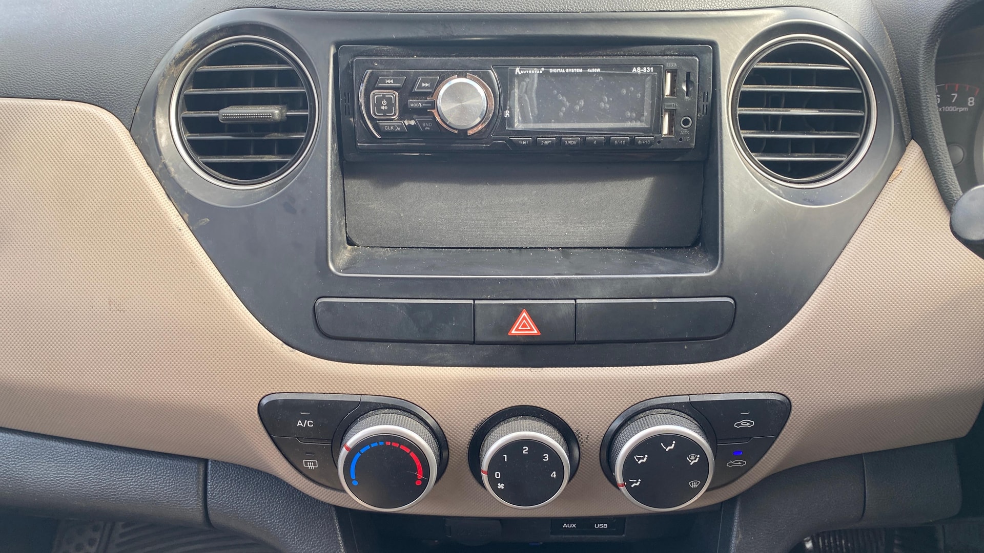 View 2014 Hyundai Grand i10 Asta AT 1.2 Kappa VTVT Image 31 Used 2014 Hyundai Grand i10 Asta AT 1.2 Kappa VTVT Image 31