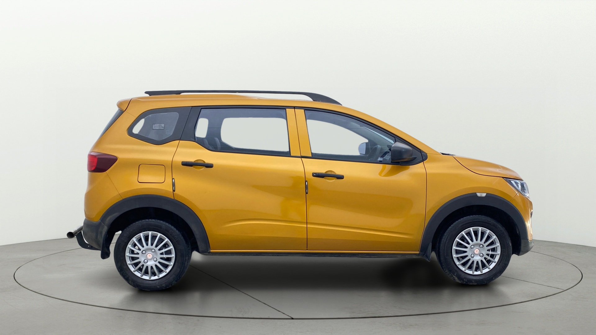 View 2020 Renault Triber RXE Image 8 Used 2020 Renault Triber RXE Image 8