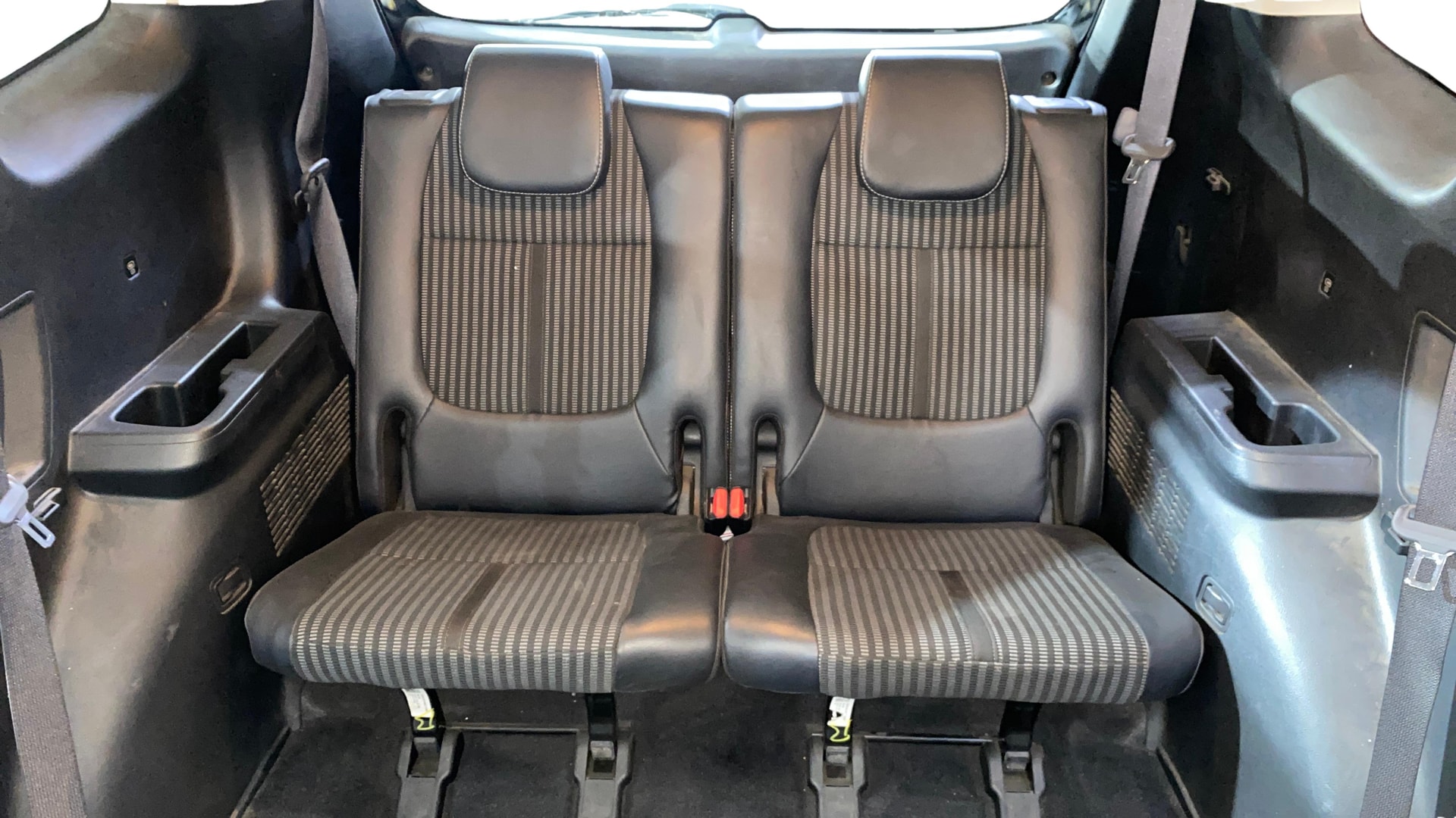 View 2023 Kia Carens Prestige 1.5 Petrol 7 STR Image 10 Used 2023 Kia Carens Prestige 1.5 Petrol 7 STR Image 10