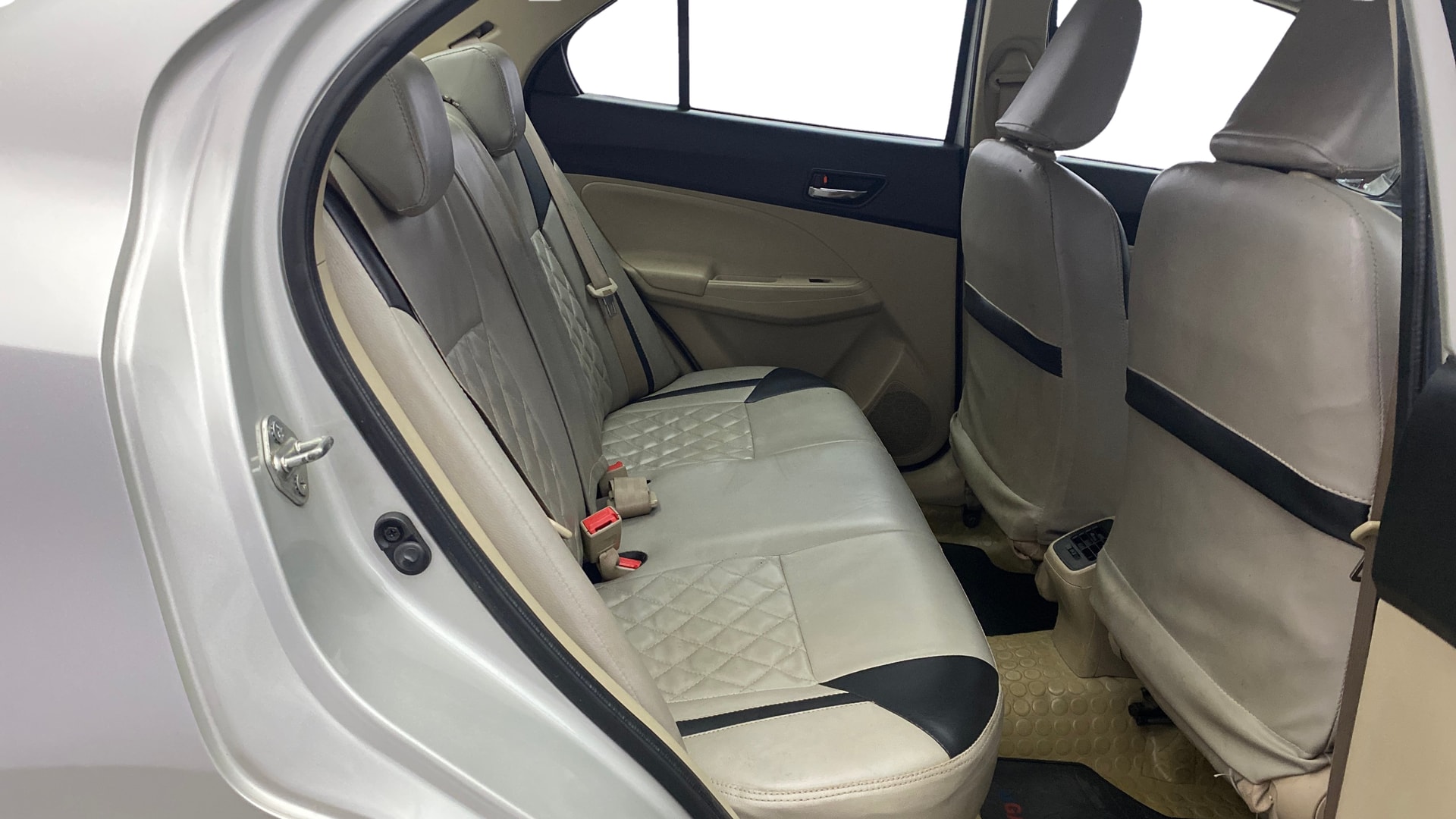 View 2017 Maruti Suzuki 1000 Base Variant Image 29 Used 2017 Maruti Suzuki 1000 Base Variant Image 29