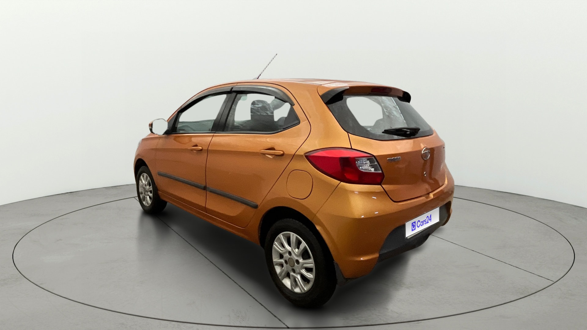 View 2018 Tata Tiago Revotorq XB Image 2 Used 2018 Tata Tiago Revotorq XB Image 2