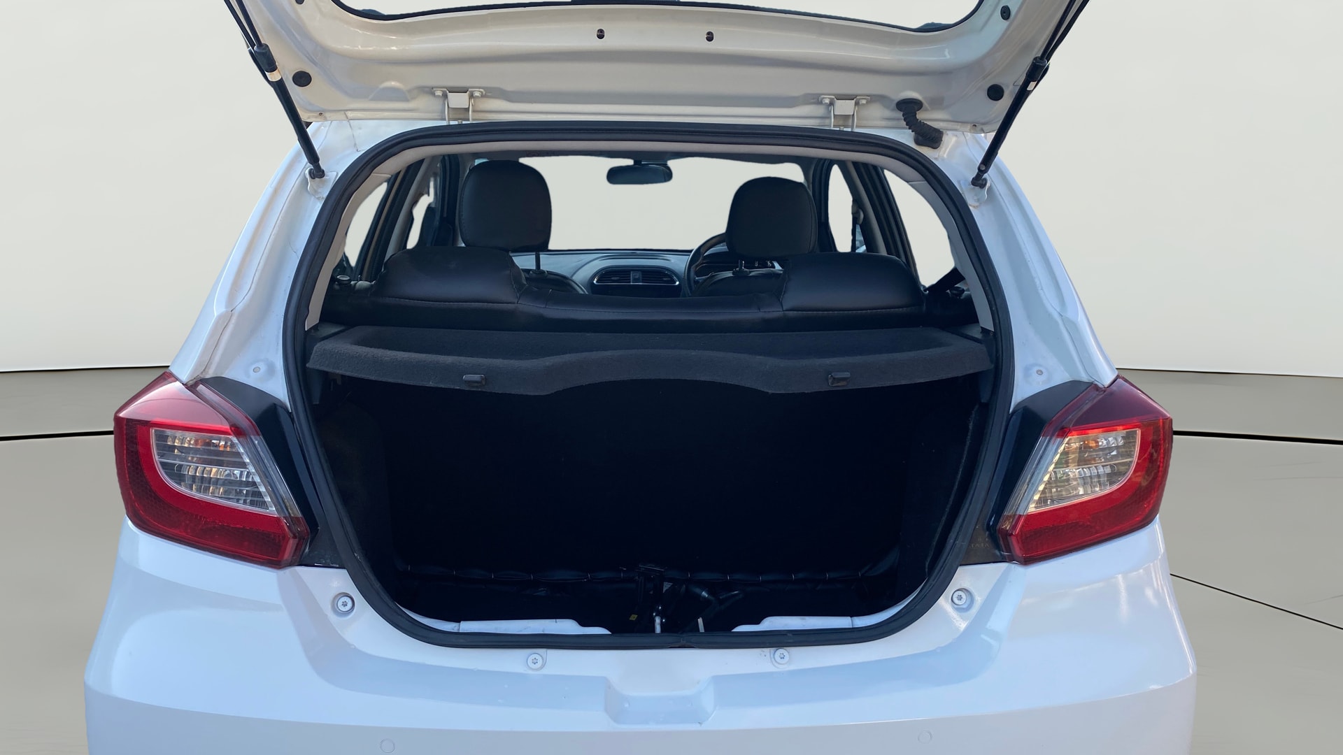 View 2020 Tata Tiago Revotorq XB Image 37 Used 2020 Tata Tiago Revotorq XB Image 37