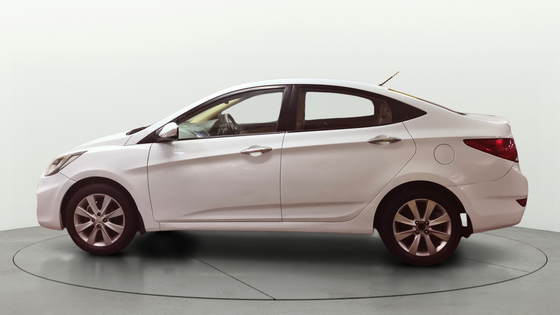 View 2013 Hyundai Fluidic Verna 1.6 VTVT SX Image 5 Used 2013 Hyundai Fluidic Verna 1.6 VTVT SX Image 5