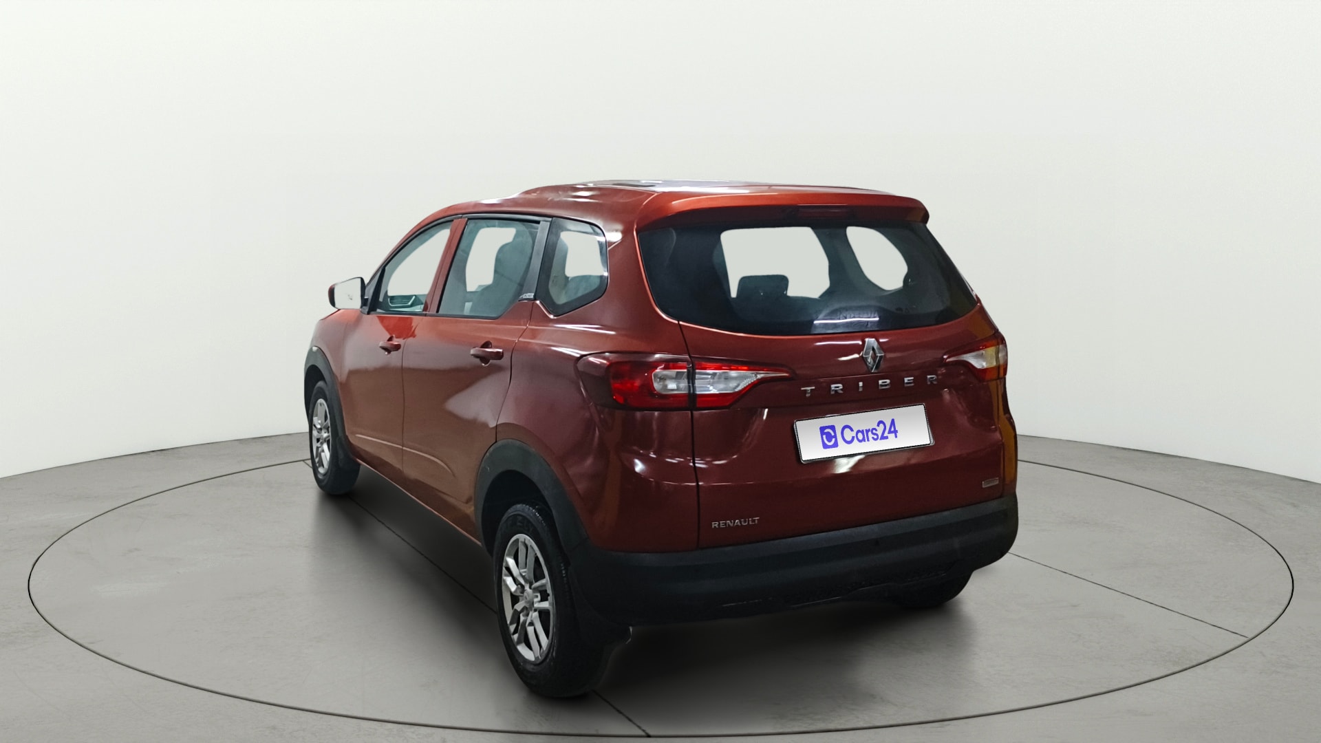 View 2020 Renault Triber RXE Image 2 Used 2020 Renault Triber RXE Image 2