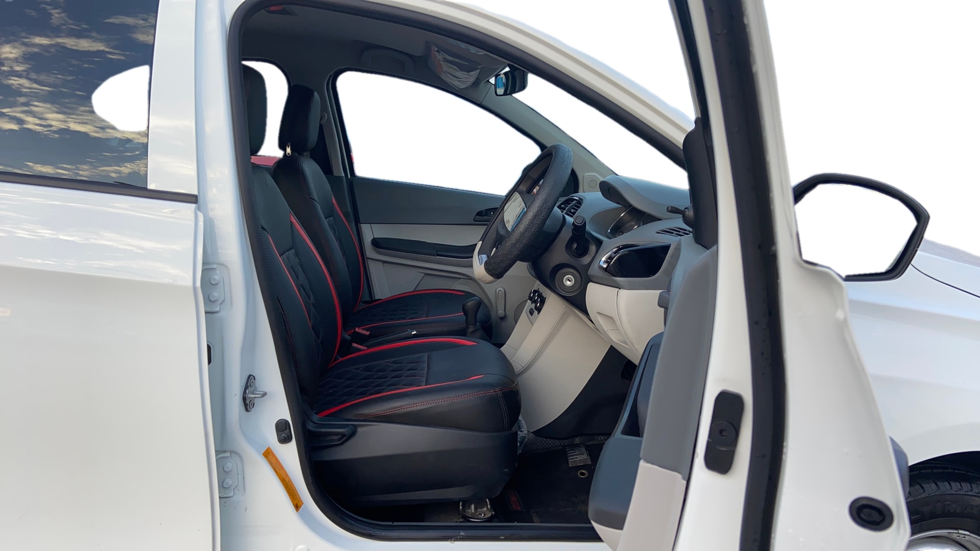 View 2026 Tata Tiago Revotorq XB Image 26 Used 2026 Tata Tiago Revotorq XB Image 26