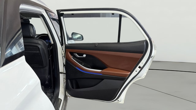 View Hyundai Alcazar Image 6 Used Hyundai Alcazar Image 6