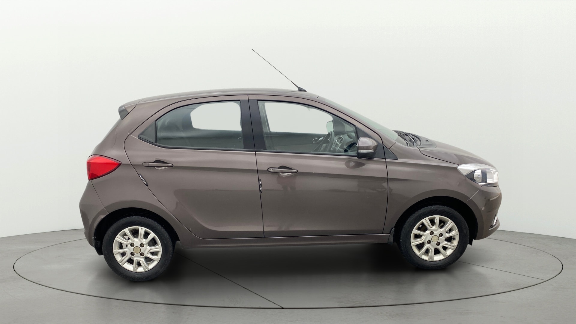 View 2018 Tata Tiago Revotorq XB Image 8 Used 2018 Tata Tiago Revotorq XB Image 8